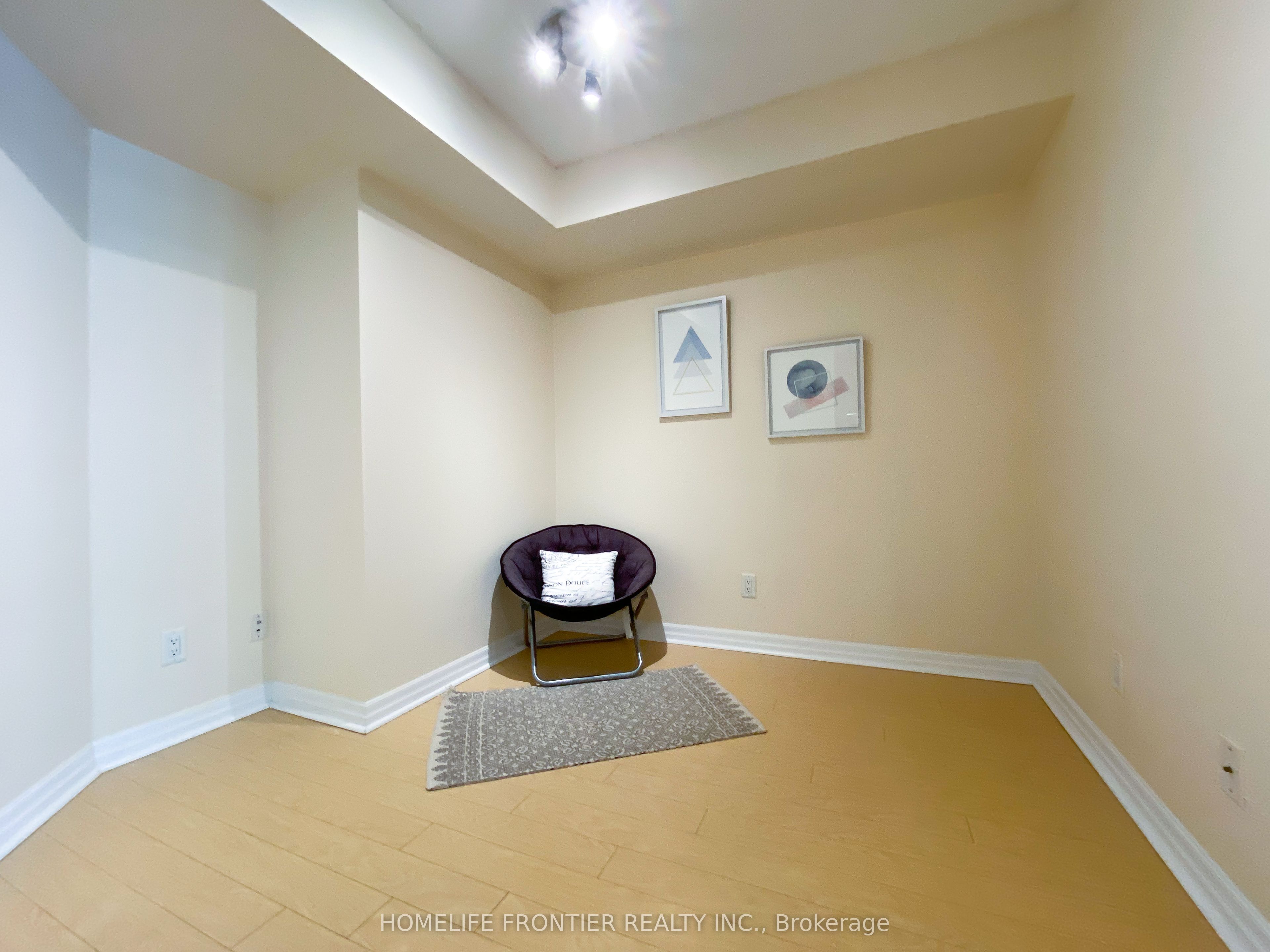 #903 - 300 Bloor Street Property Photo 14