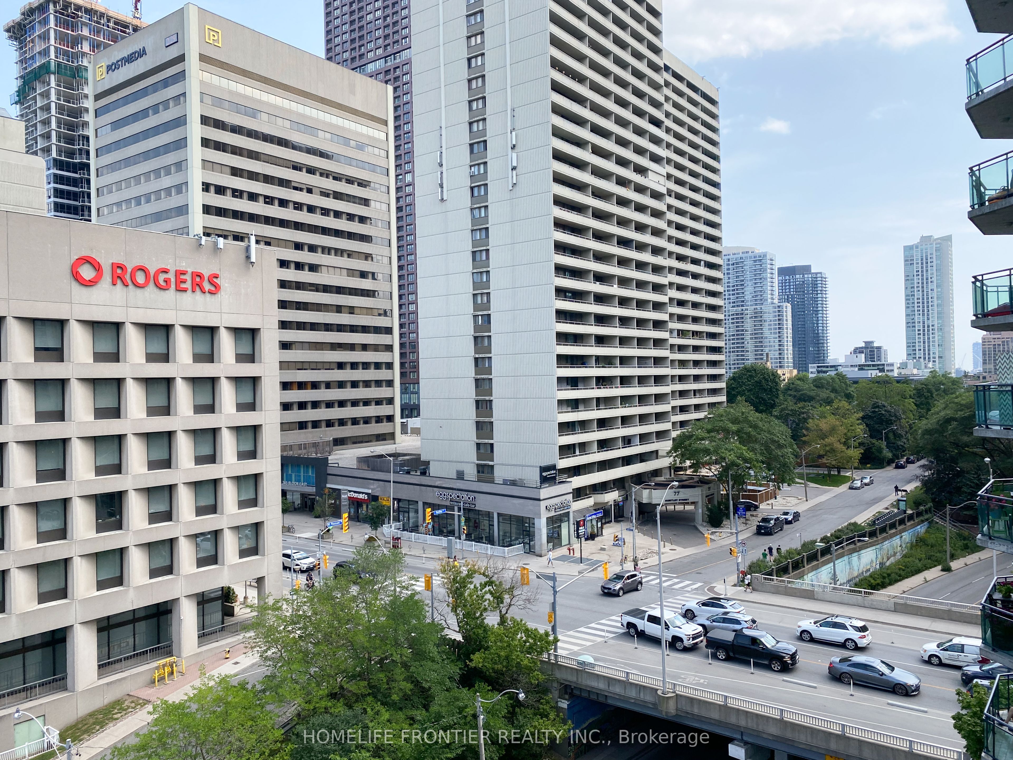 #903 - 300 Bloor Street Property Photo 18