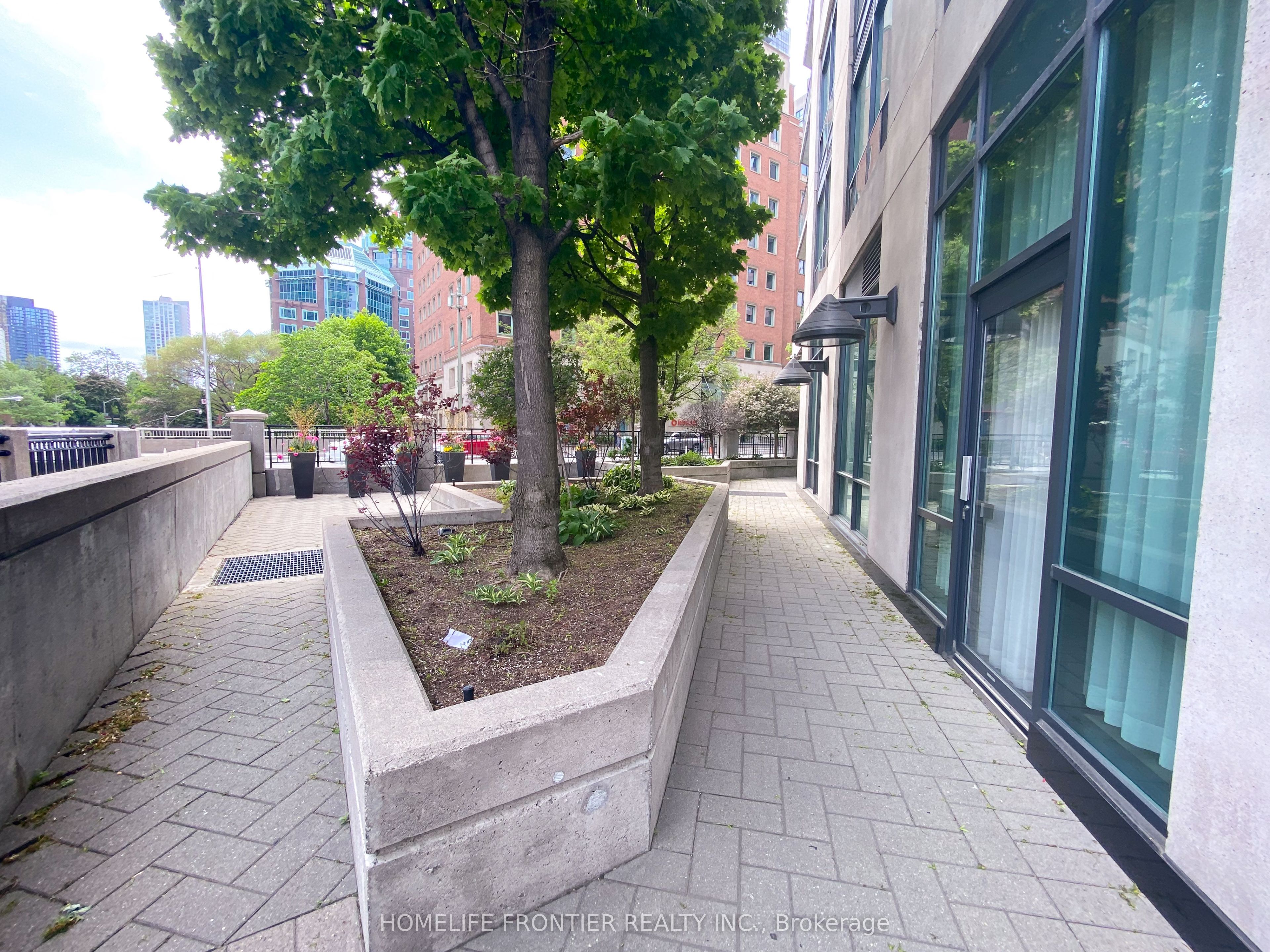 #903 - 300 Bloor Street Property Photo 21