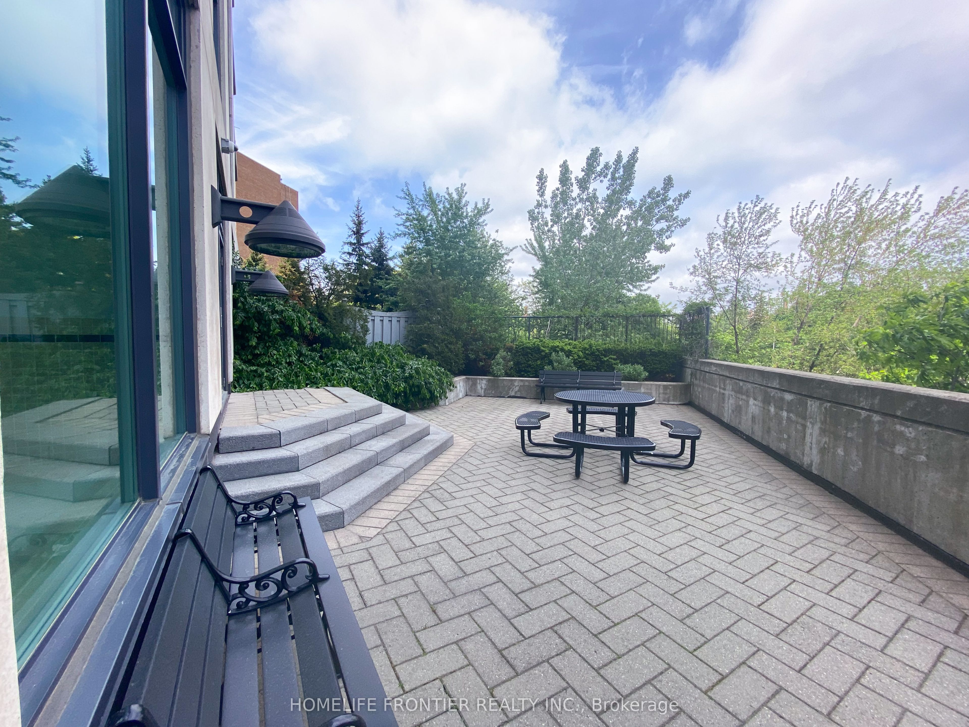 #903 - 300 Bloor Street Property Photo 22