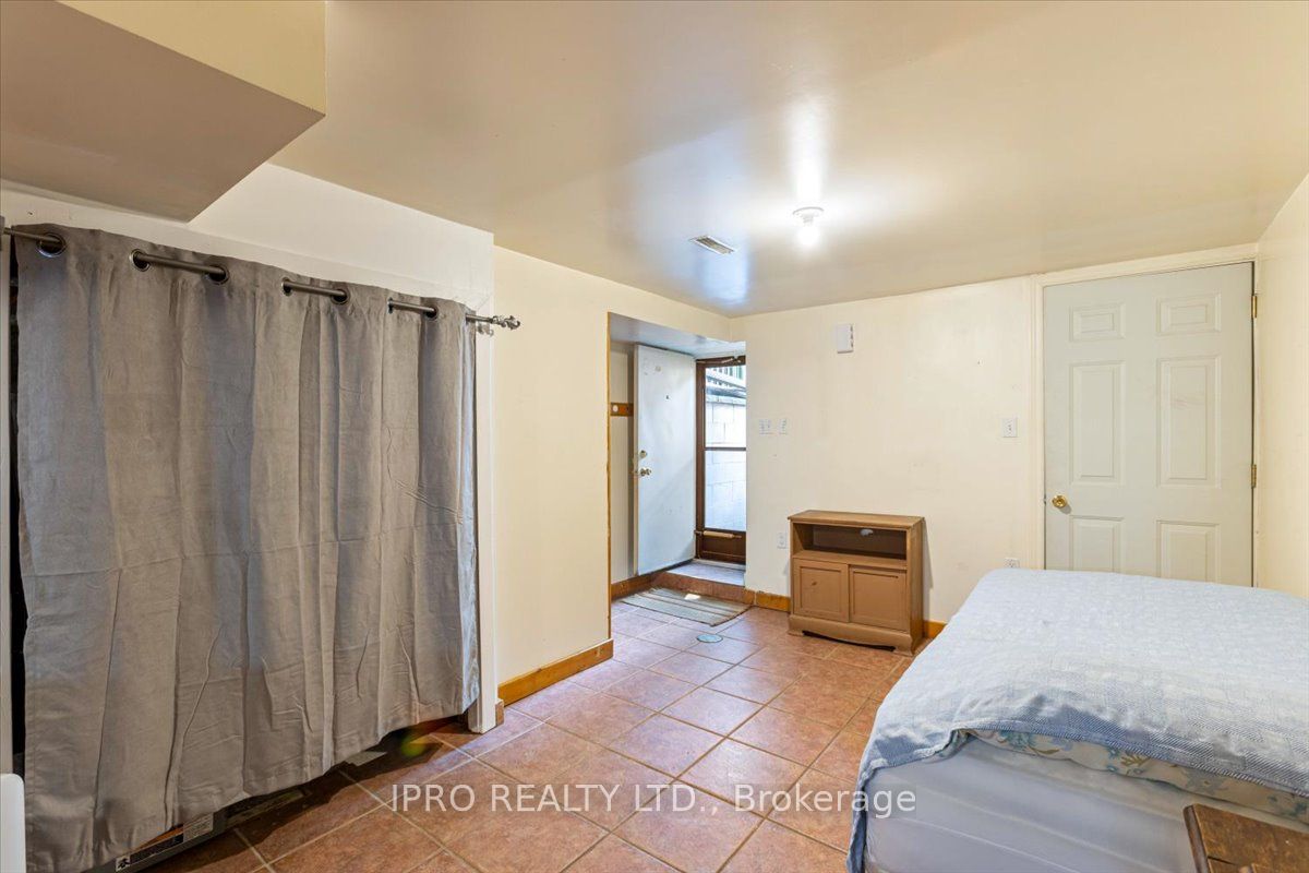 16 Fisher Street Property Photo 9