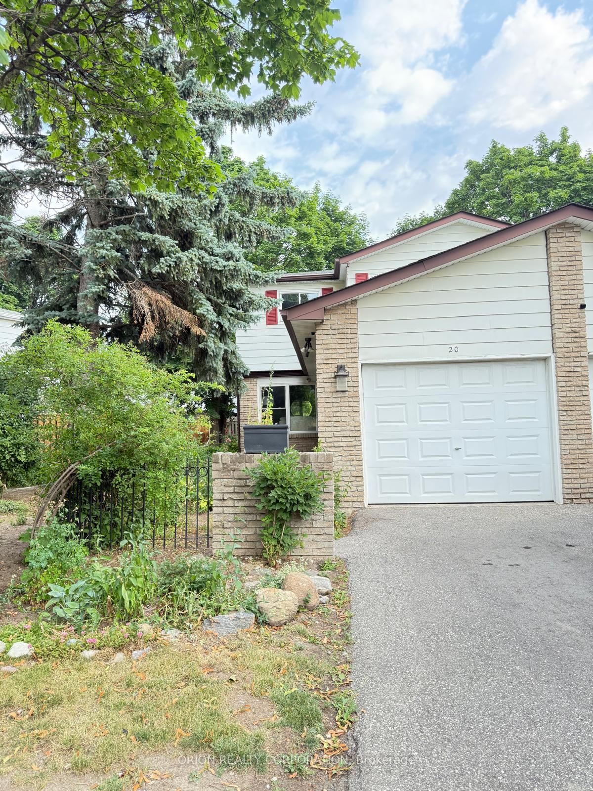 20 Antibes Drive Property Photo 1