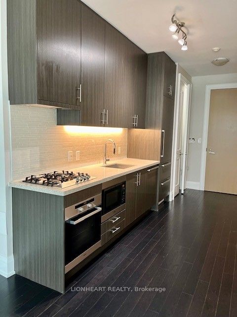 #530 - 39 Queens Quay Property Photo 2