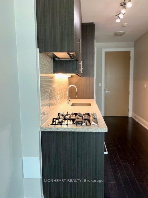 #530 - 39 Queens Quay Property Photo 3