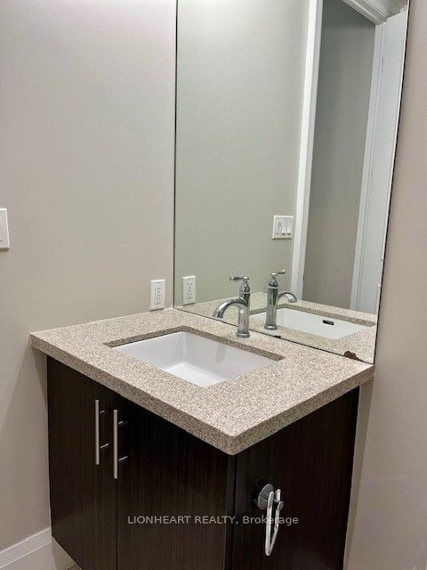 #530 - 39 Queens Quay Property Photo 5