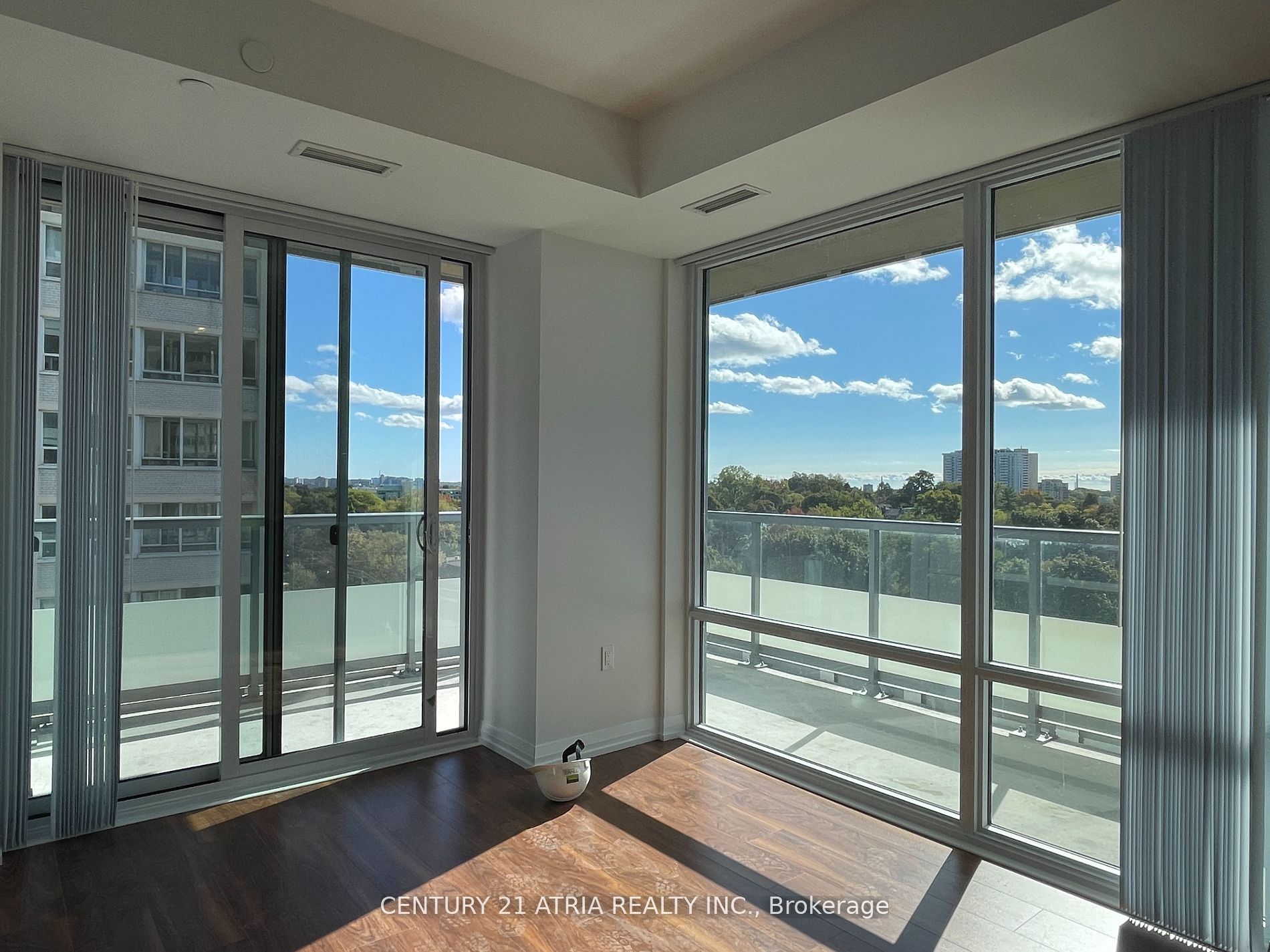 #1107 - 25 Holly Street Property Photo 2