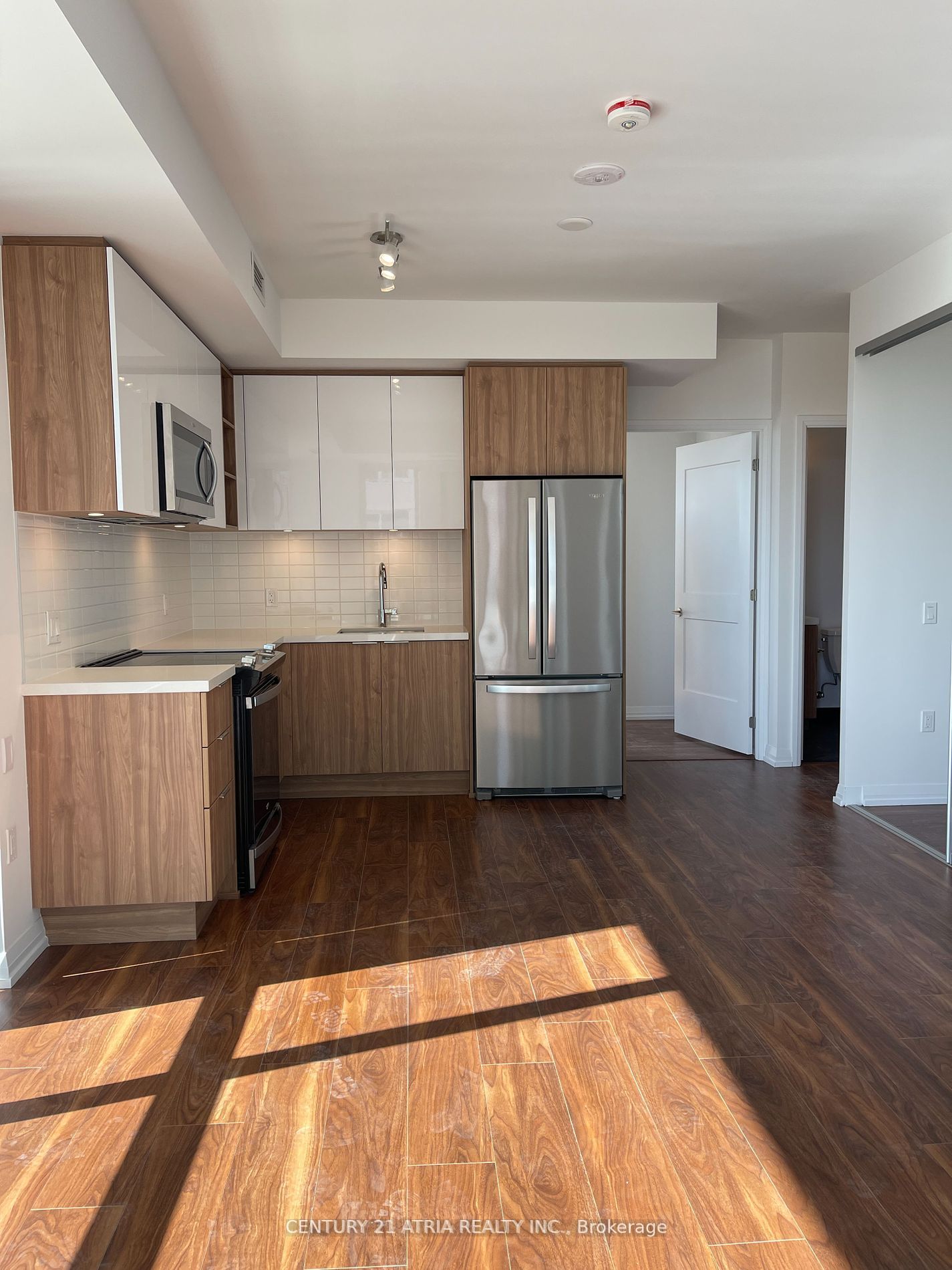 #1107 - 25 Holly Street Property Photo 3