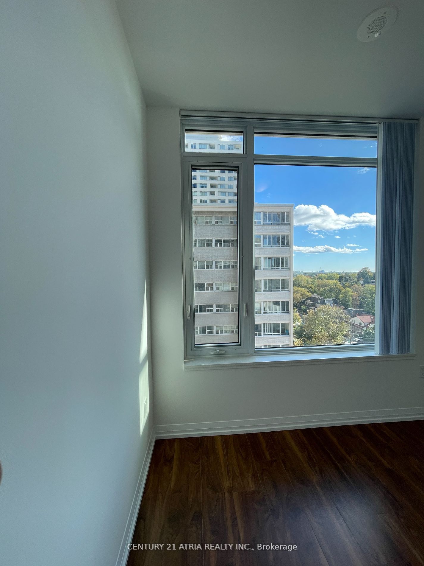 #1107 - 25 Holly Street Property Photo 5