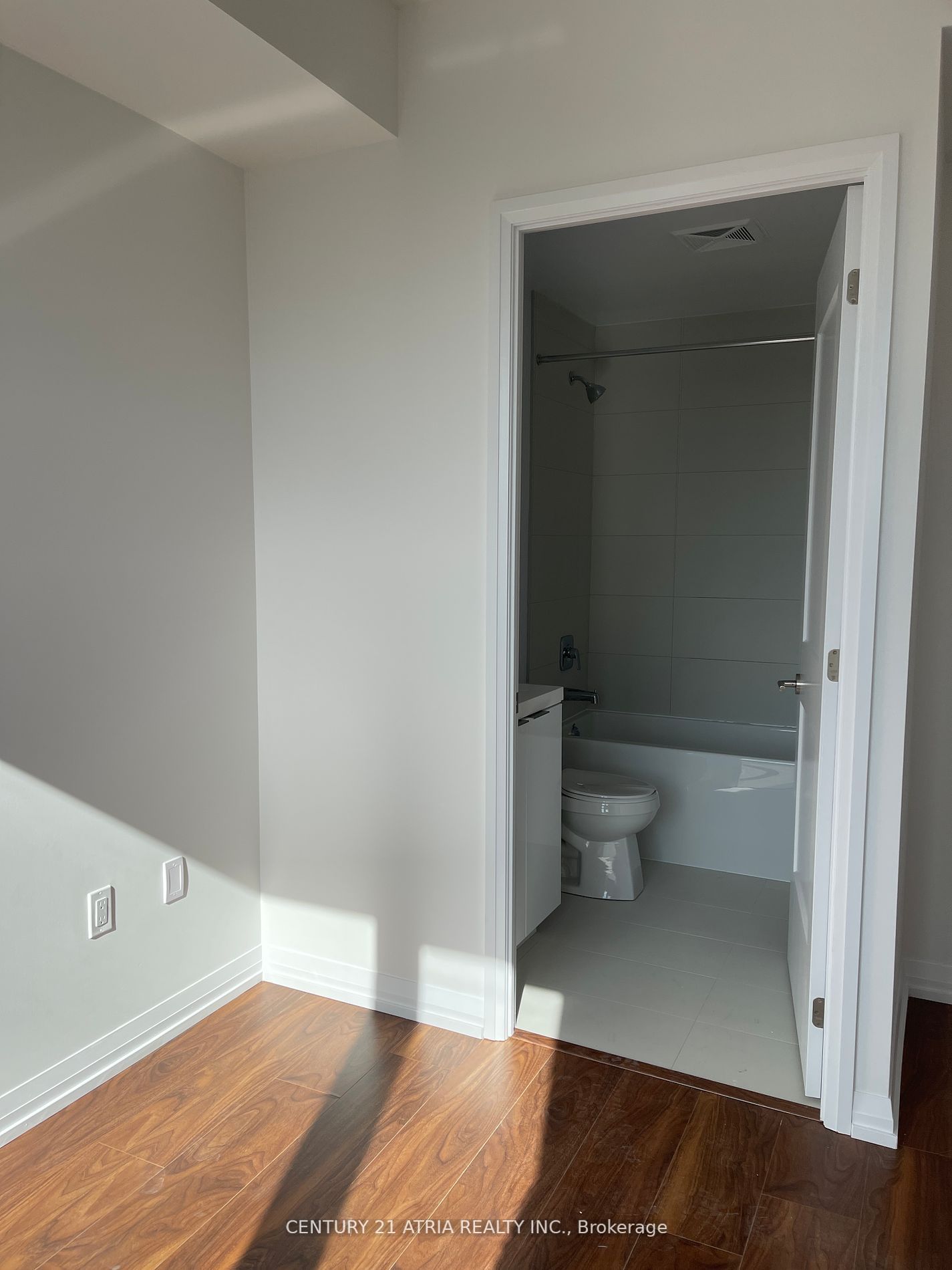 #1107 - 25 Holly Street Property Photo 7