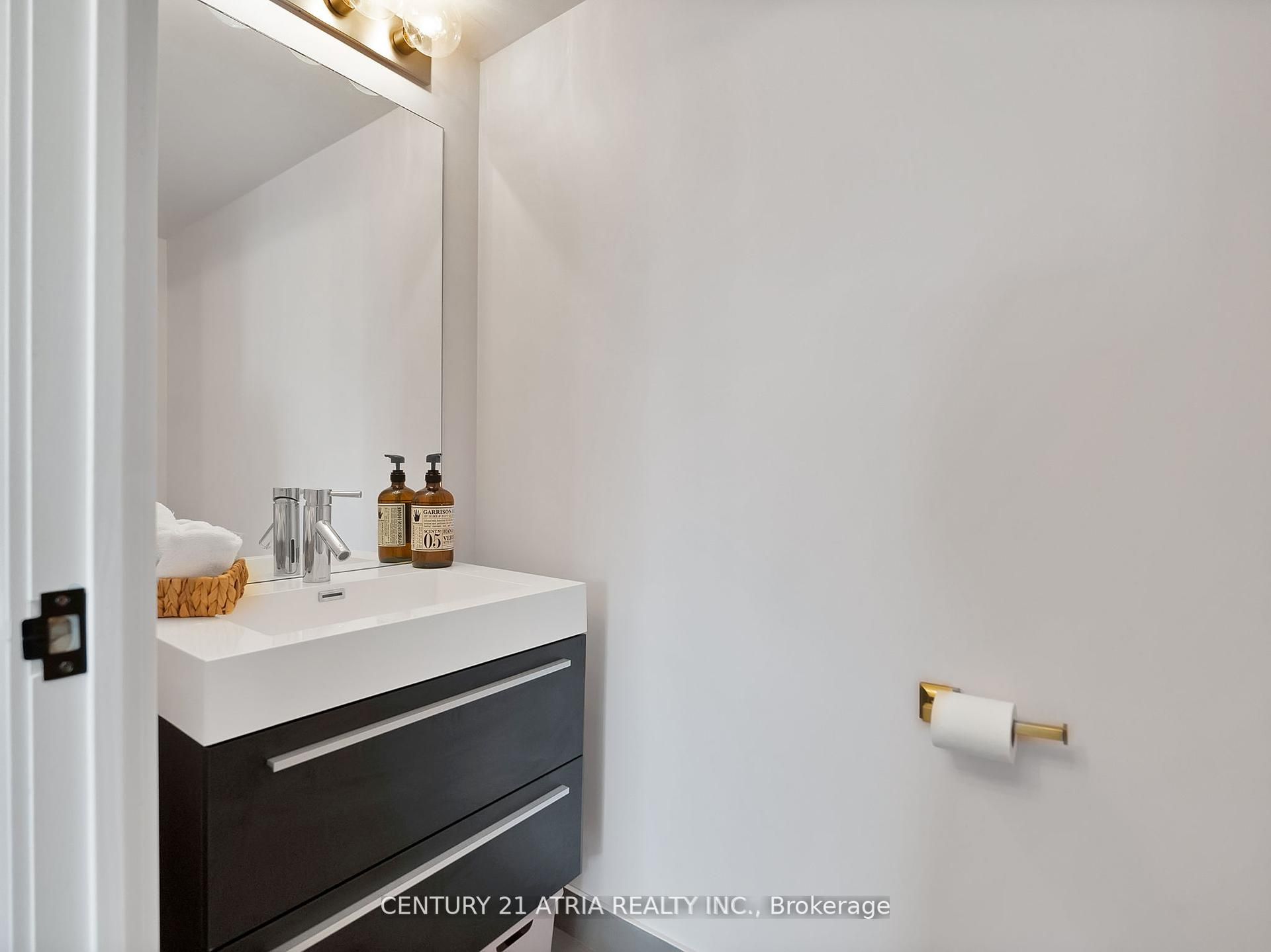 #1107 - 25 Holly Street Property Photo 11