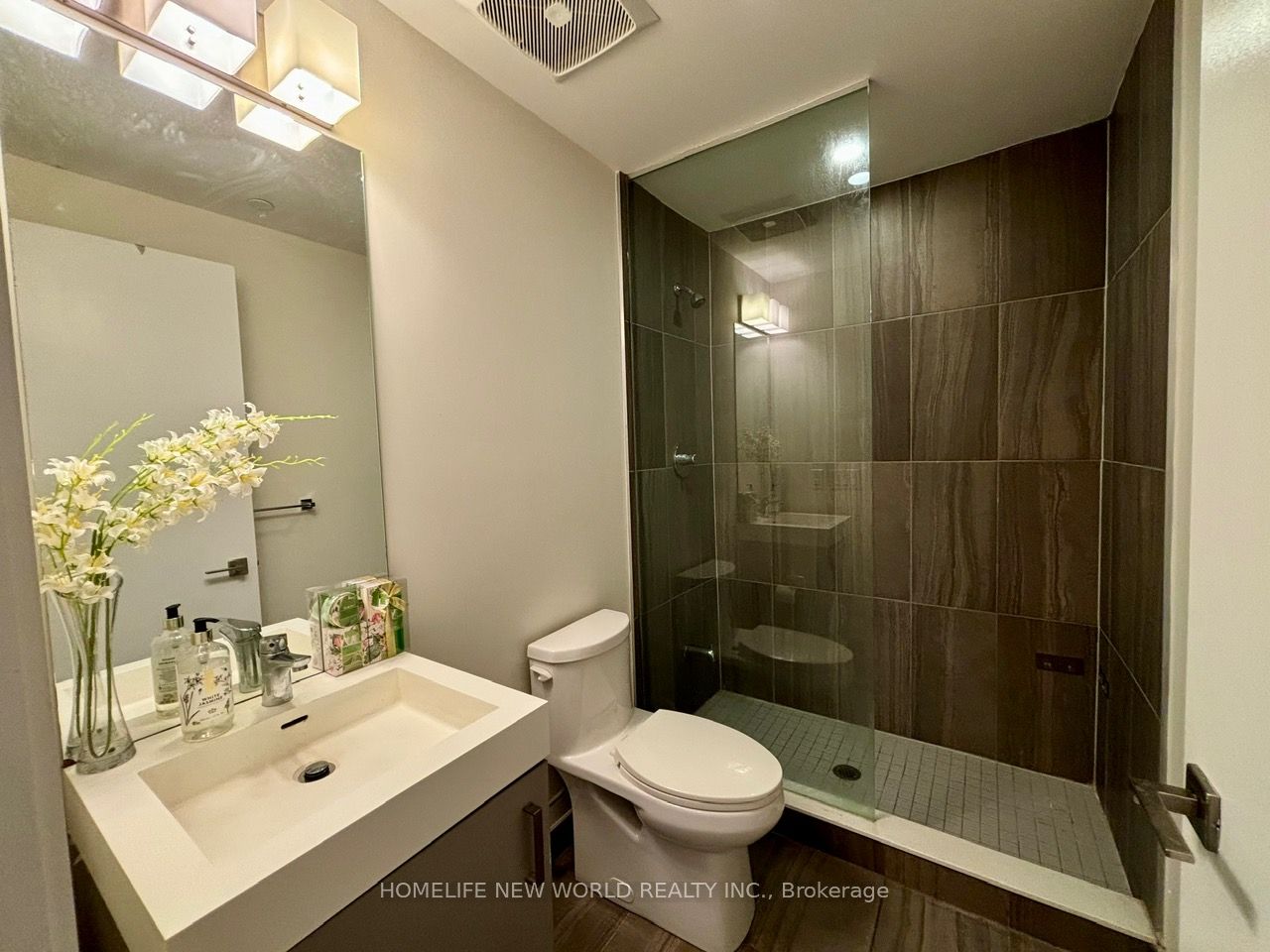 #1203 - 17 Dundonald Street Property Photo 5