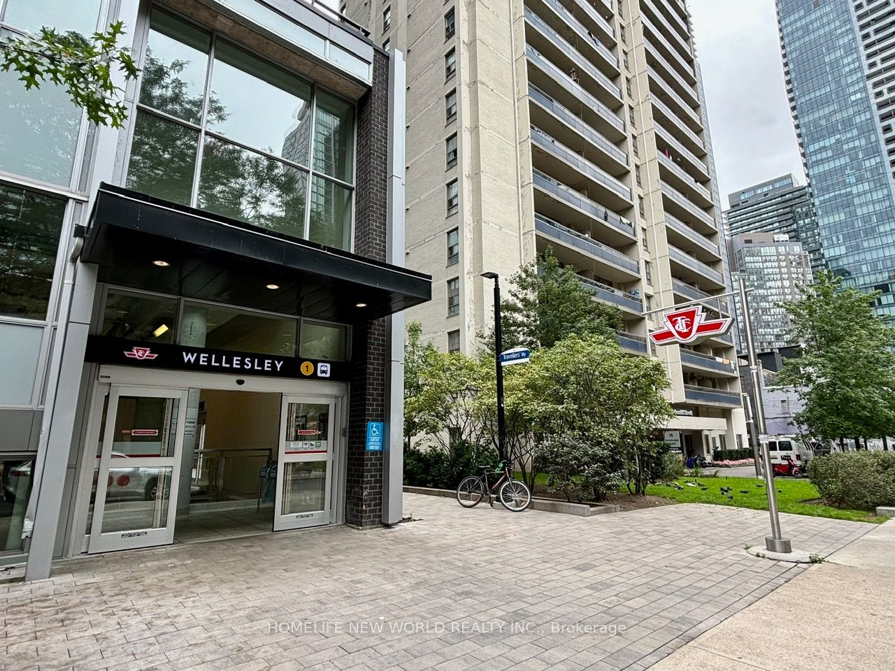 #1203 - 17 Dundonald Street Property Photo 9