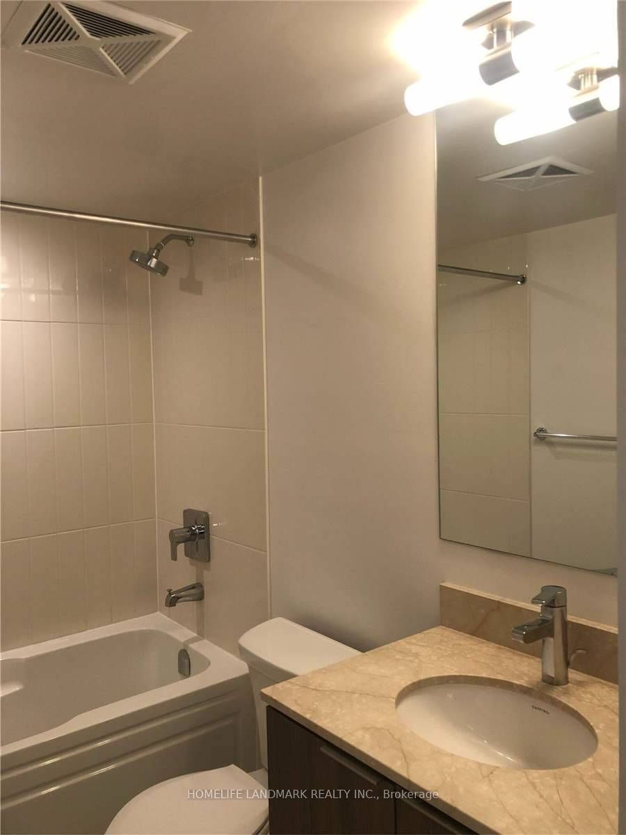 955 Bay Street 1811 Property Photo 8