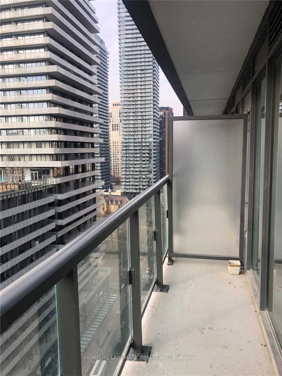 955 Bay Street 1811 Property Photo 11