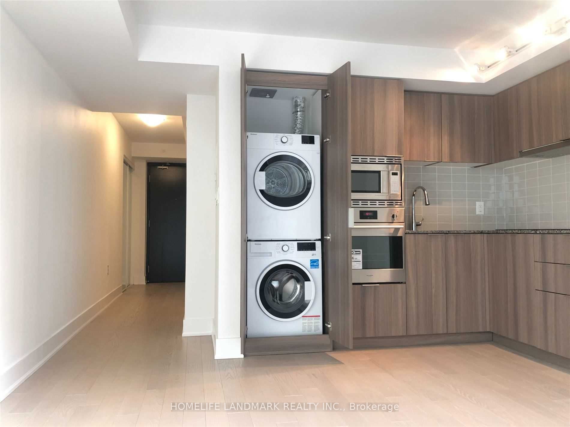 955 Bay Street 1811 Property Photo 13