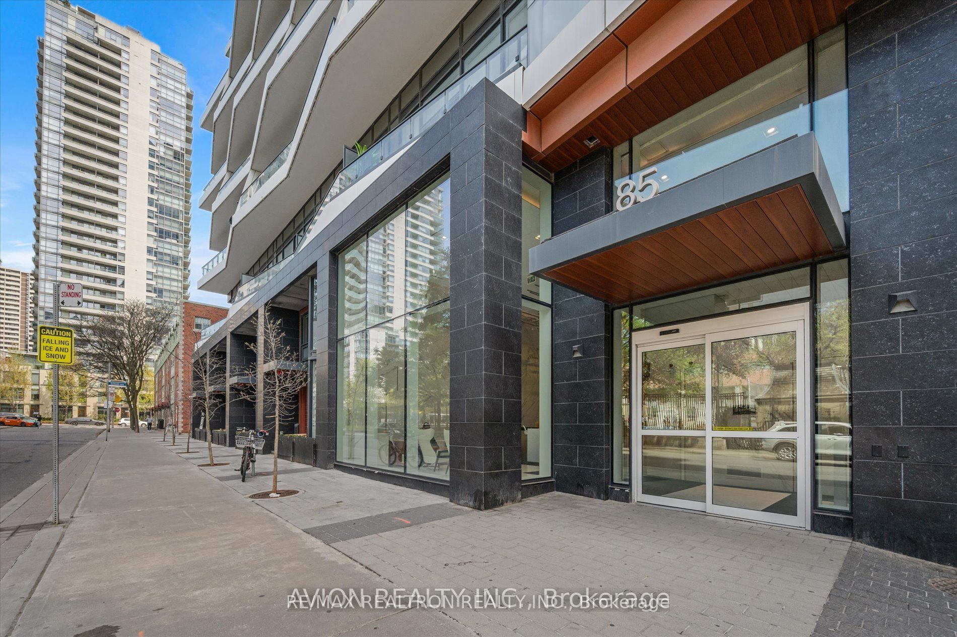 #1016 - 85 Wood Street Property Photo 2