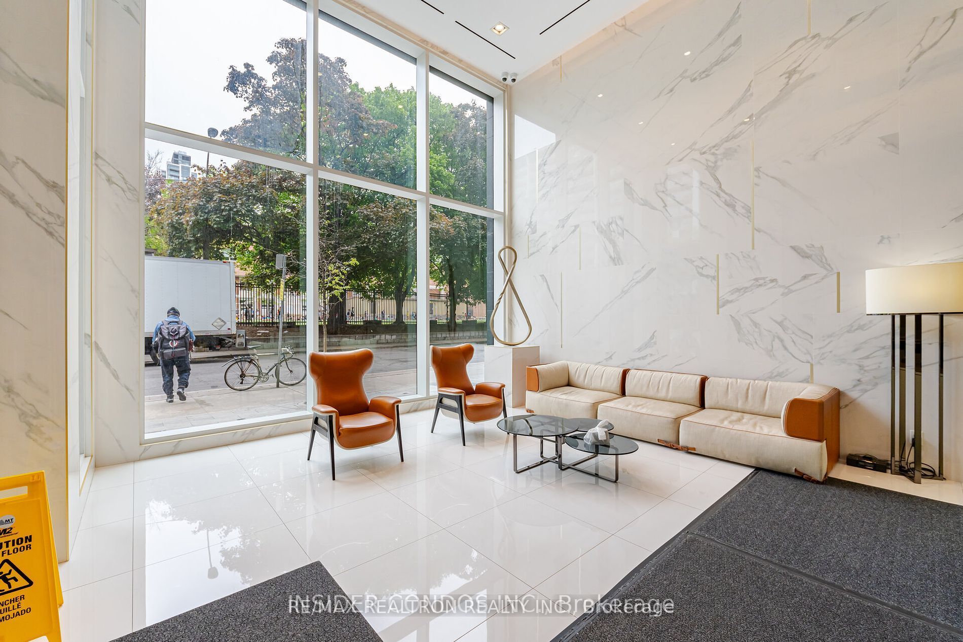 #1016 - 85 Wood Street Property Photo 3