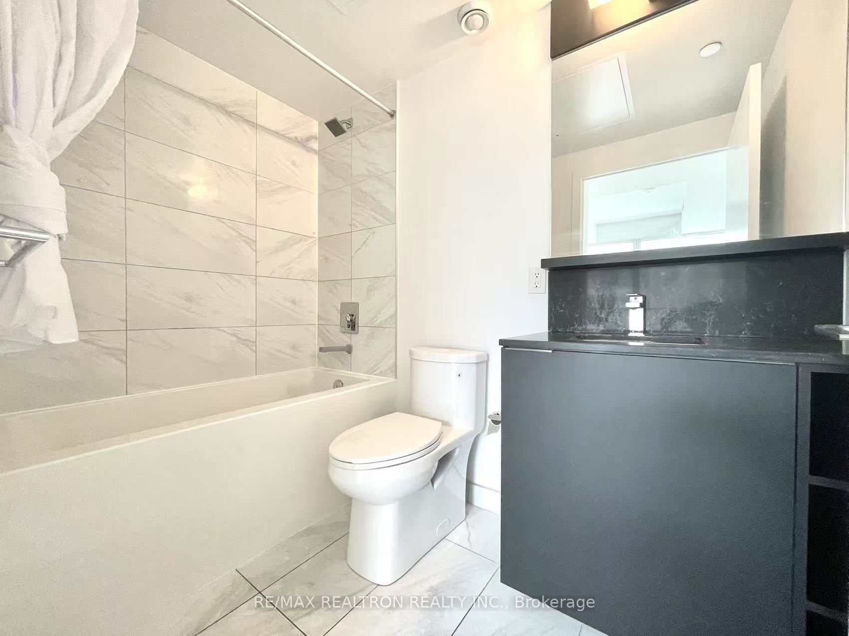 #1016 - 85 Wood Street Property Photo 11