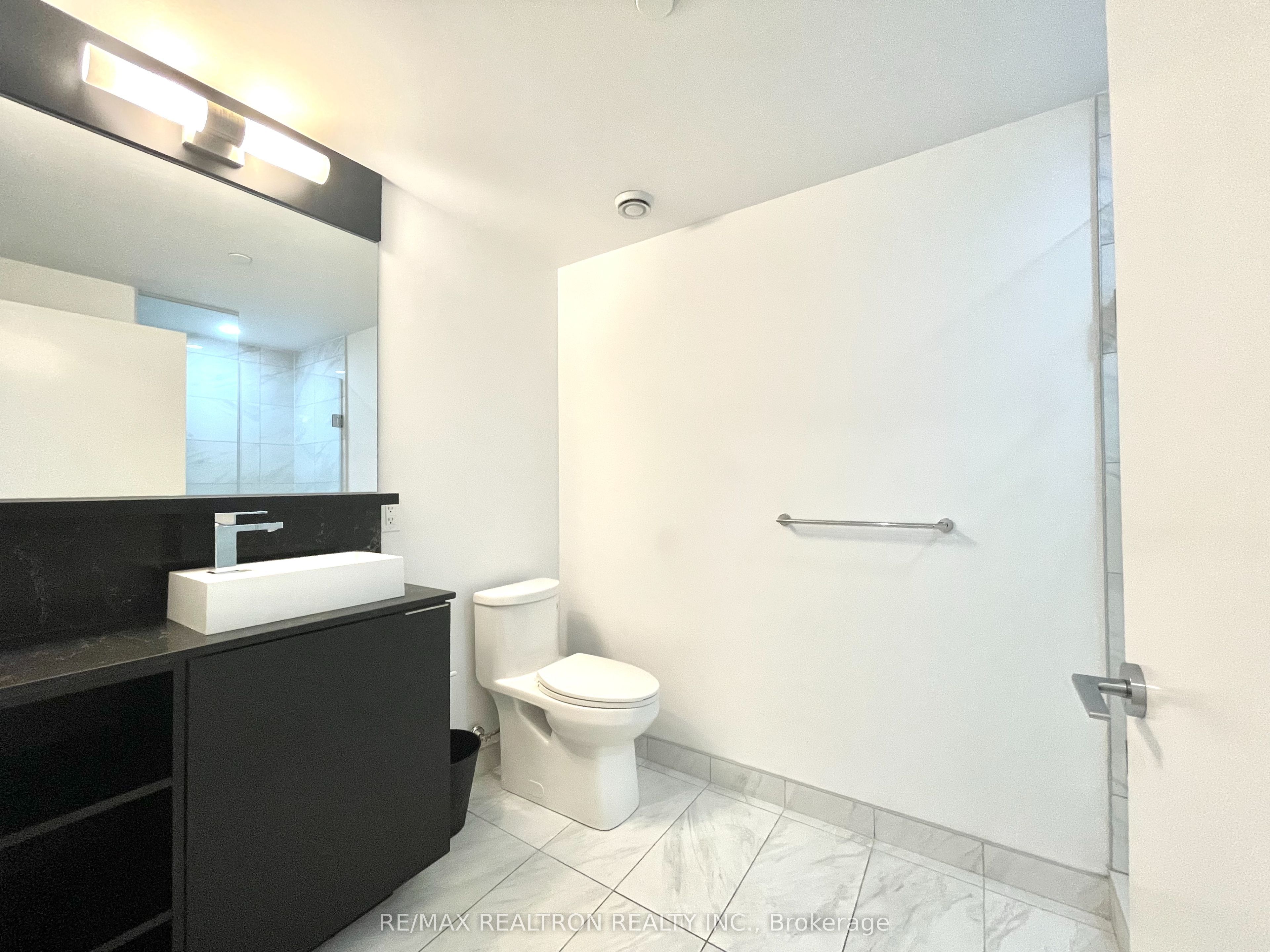#1016 - 85 Wood Street Property Photo 14