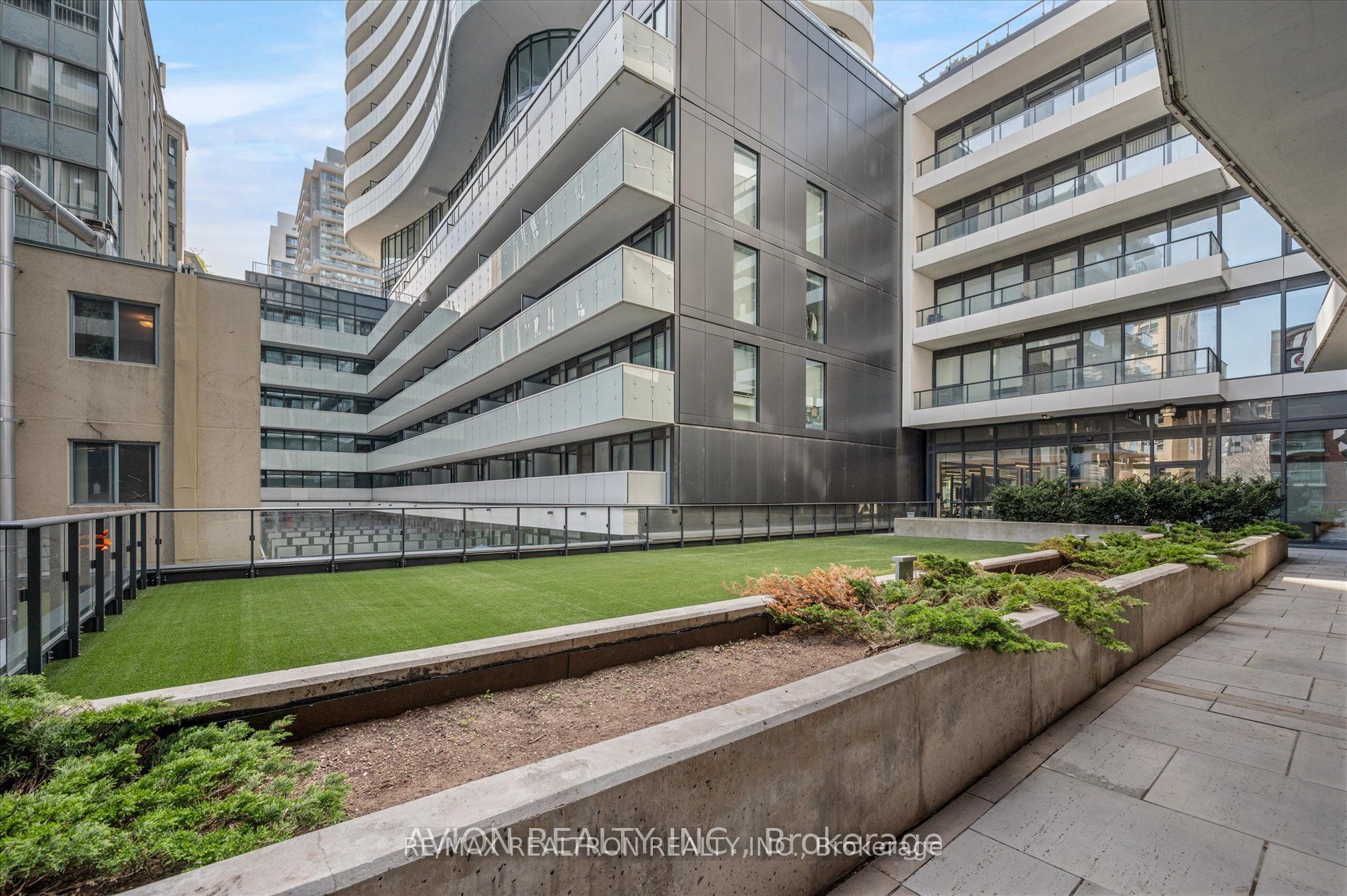 #1016 - 85 Wood Street Property Photo 20