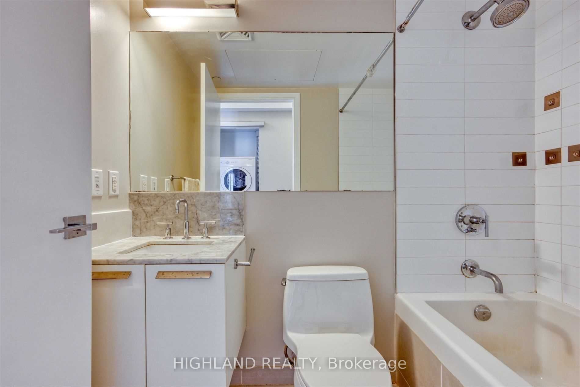 42 Charles Street E 2507 Property Photo 5
