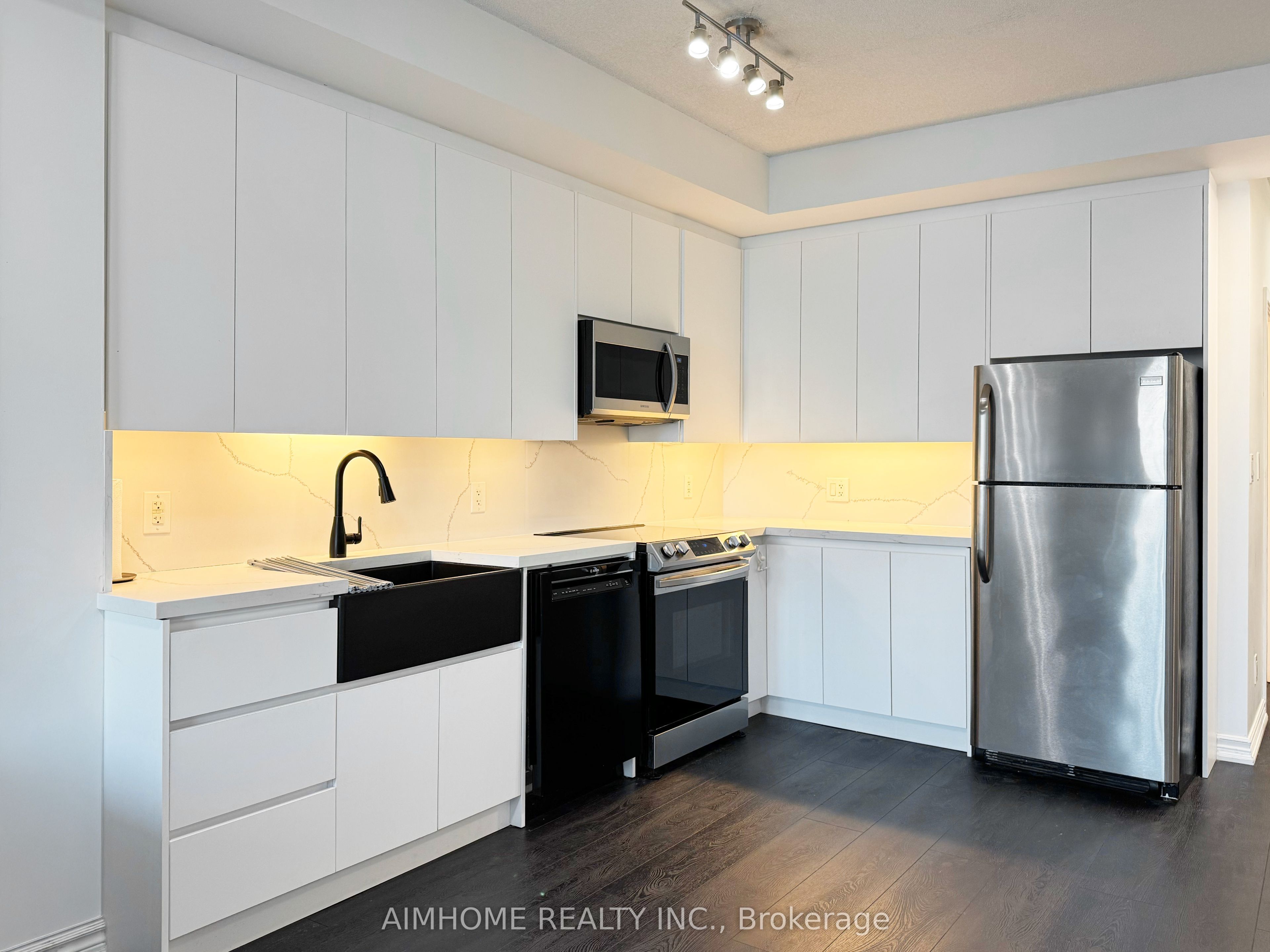 #3210 - 33 Bay Street Property Photo 3