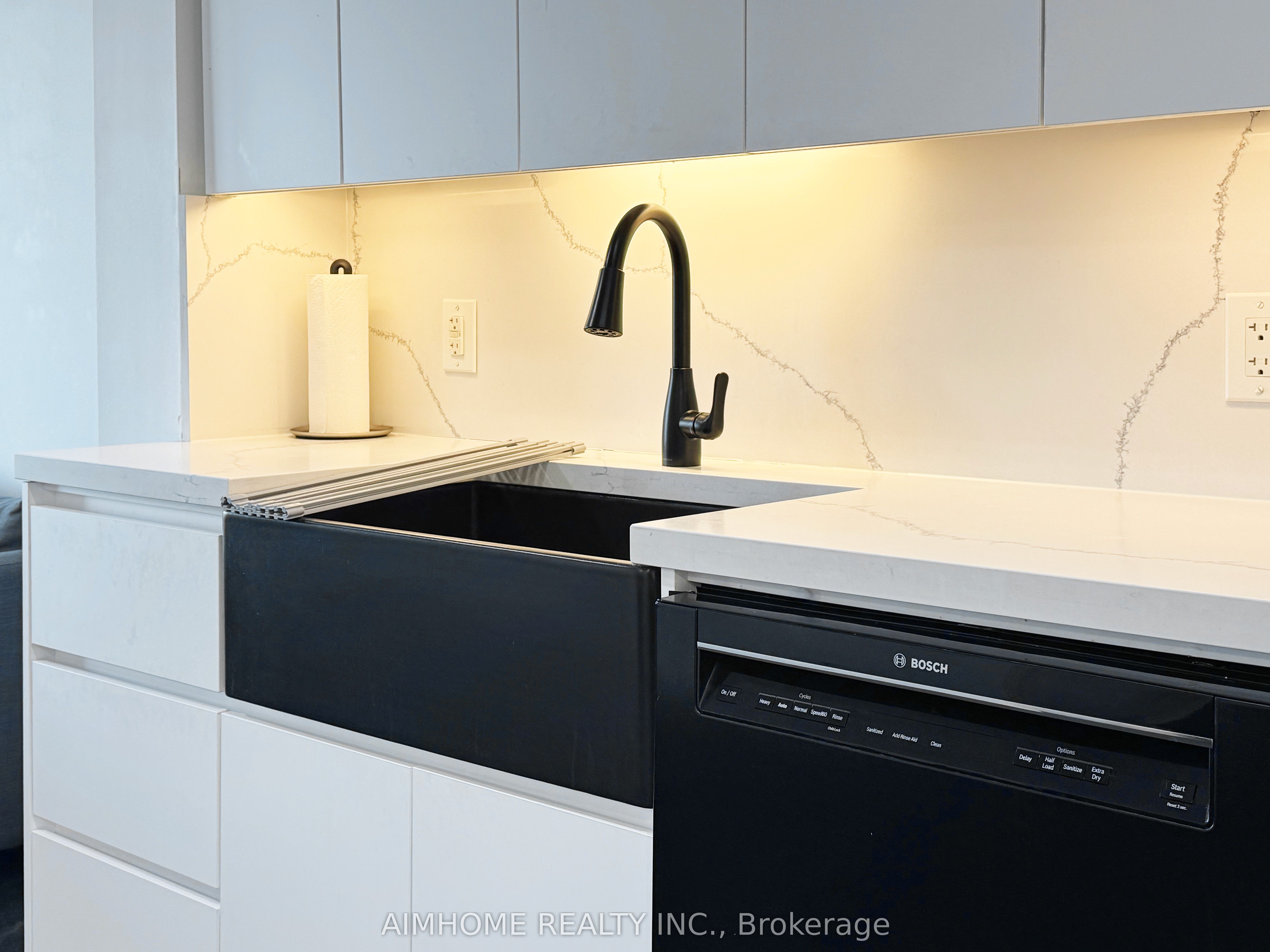 #3210 - 33 Bay Street Property Photo 4