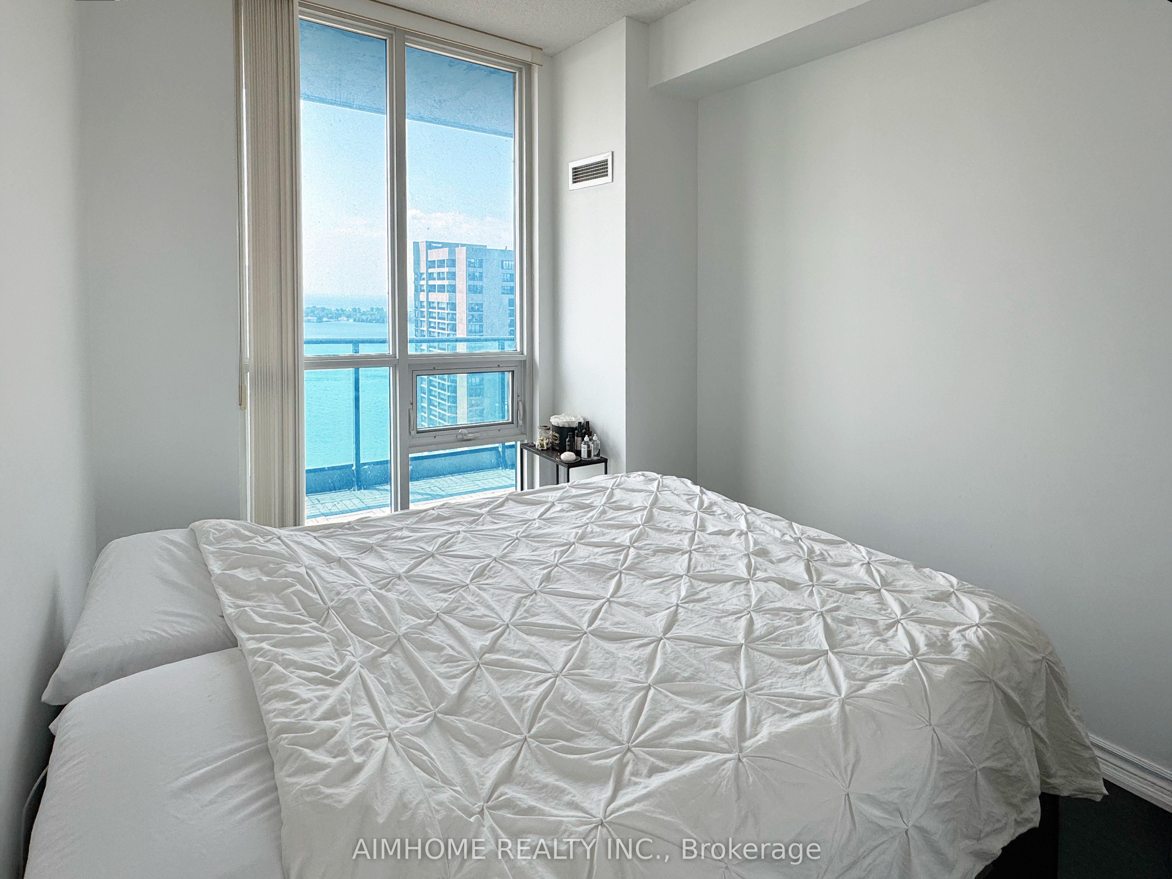#3210 - 33 Bay Street Property Photo 7
