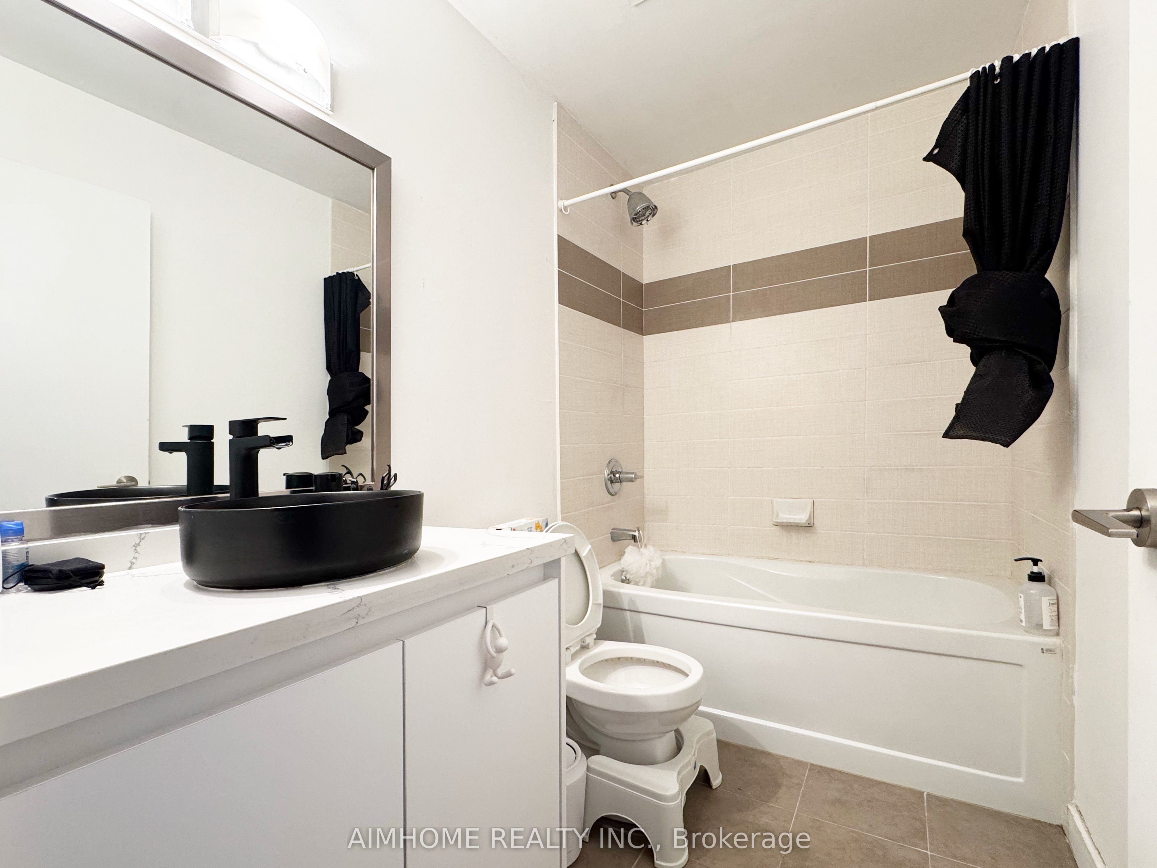 #3210 - 33 Bay Street Property Photo 10