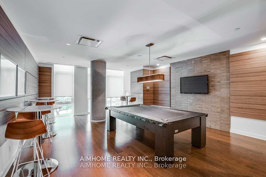 #1606 - 75 St Nicholas Street Property Photo 5
