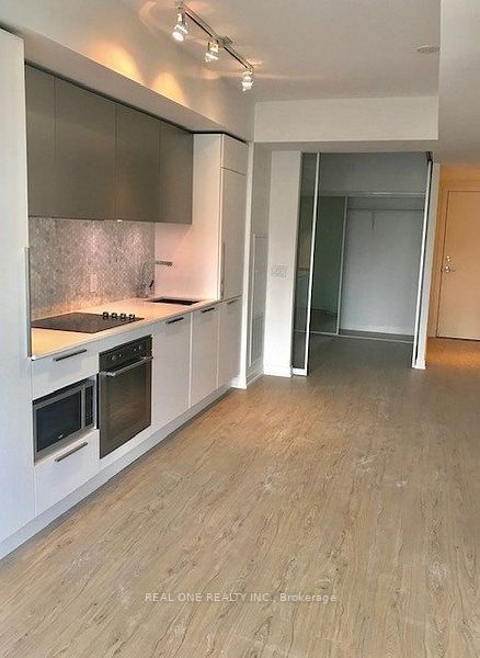 #616 - 85 Wood Street Property Photo 4