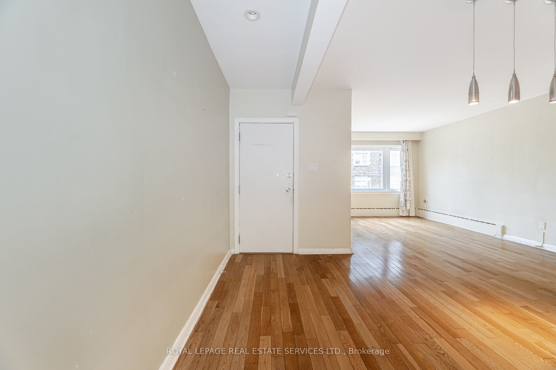 #3 Upper - 475 Winona Drive Property Photo 5