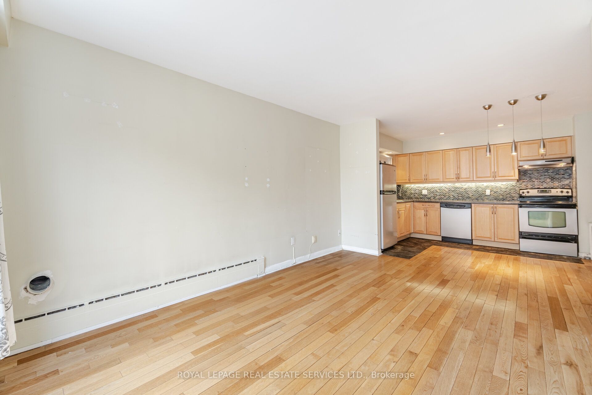 #3 Upper - 475 Winona Drive Property Photo 10