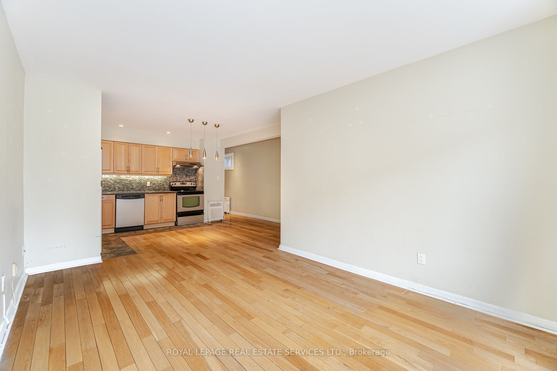 #3 Upper - 475 Winona Drive Property Photo 11