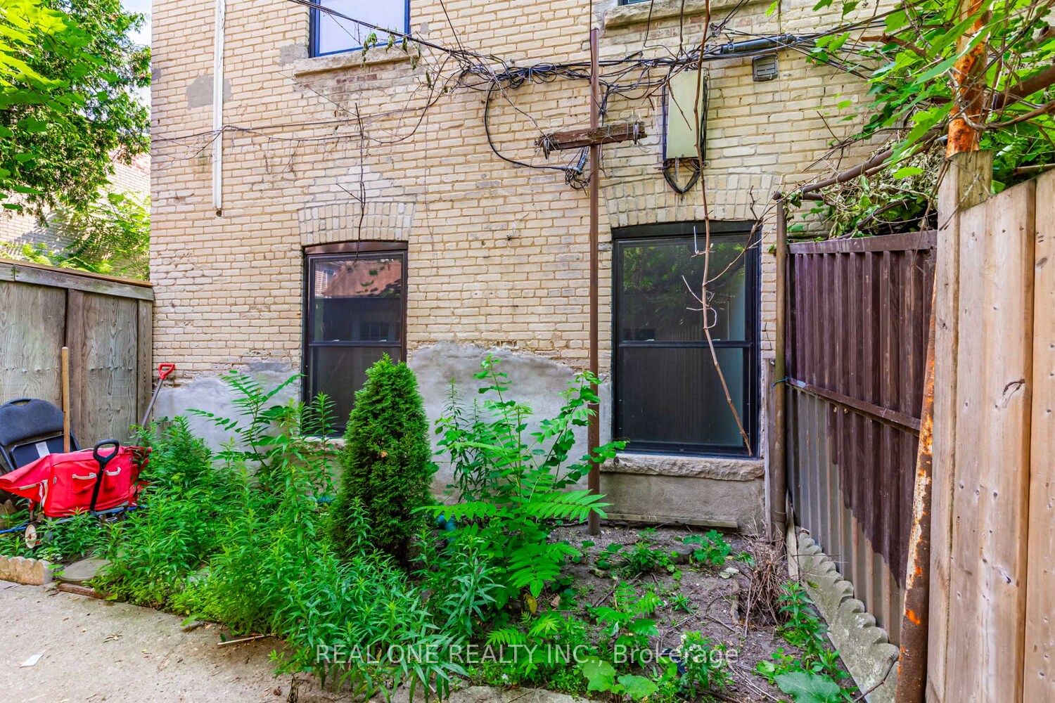 97 Lippincott Street Property Photo 33