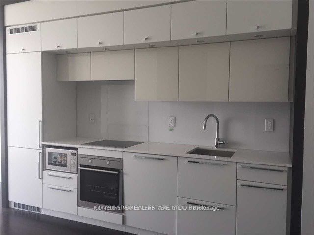 #402 - 15 Grenville Street Property Photo 3