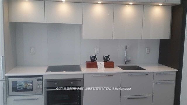 #402 - 15 Grenville Street Property Photo 4