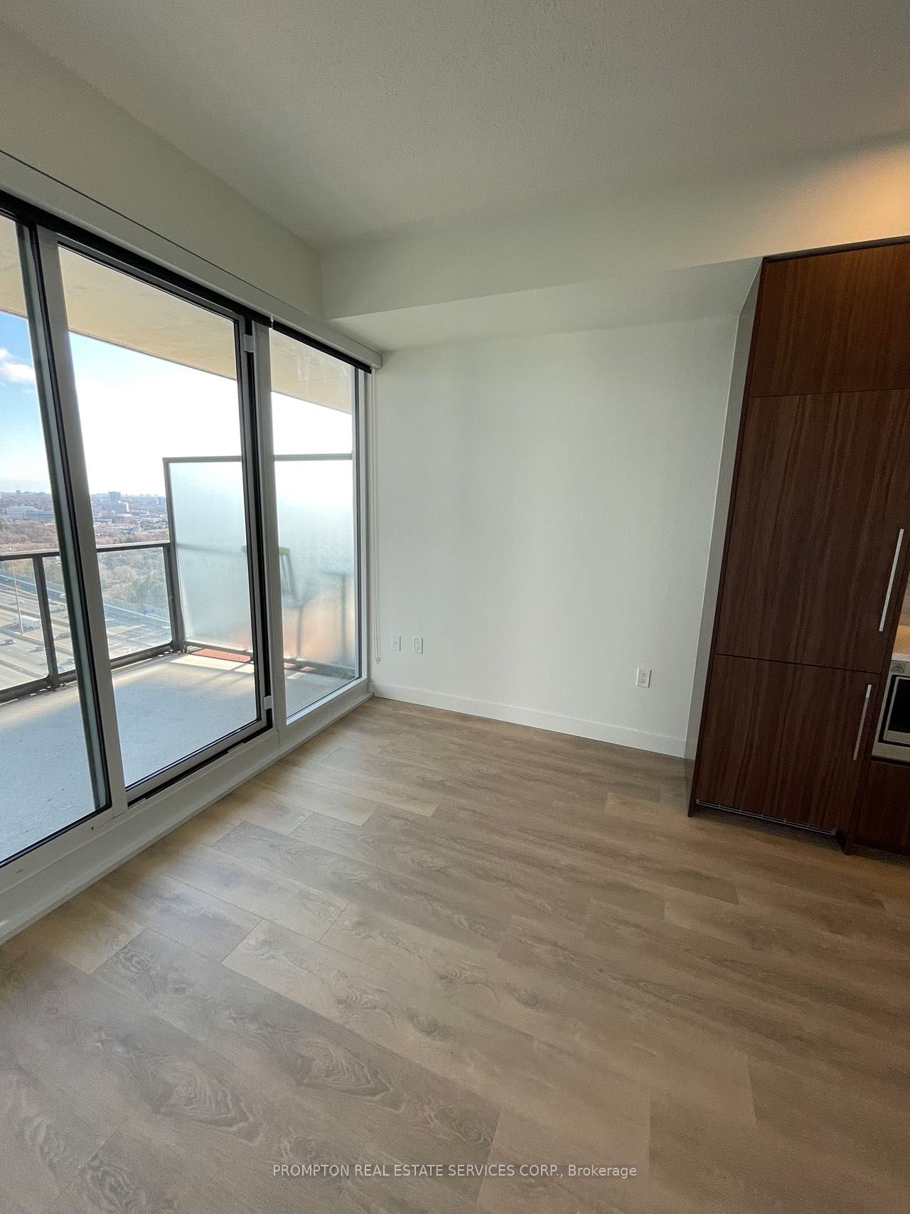 #2215 - 85 Mcmahon Drive Property Photo 8