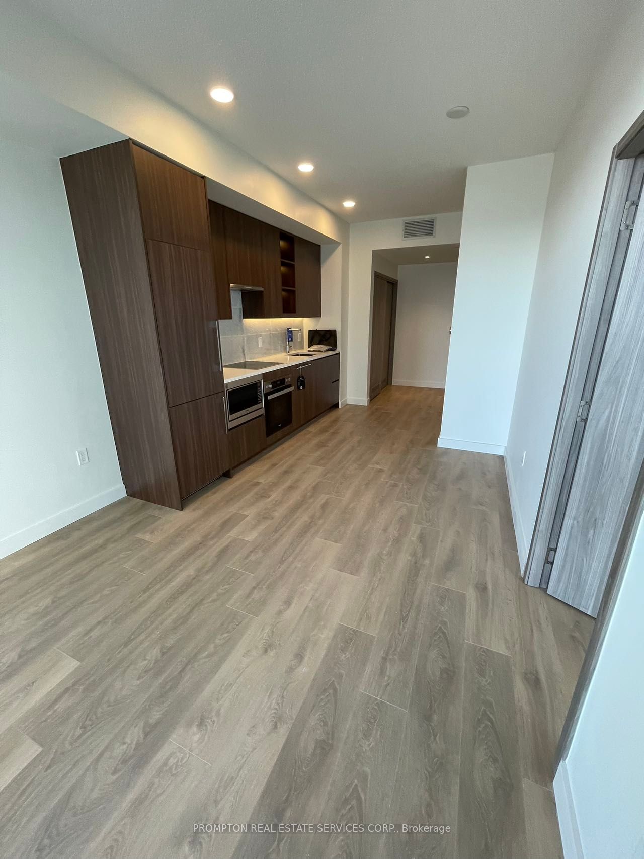 #2215 - 85 Mcmahon Drive Property Photo 13