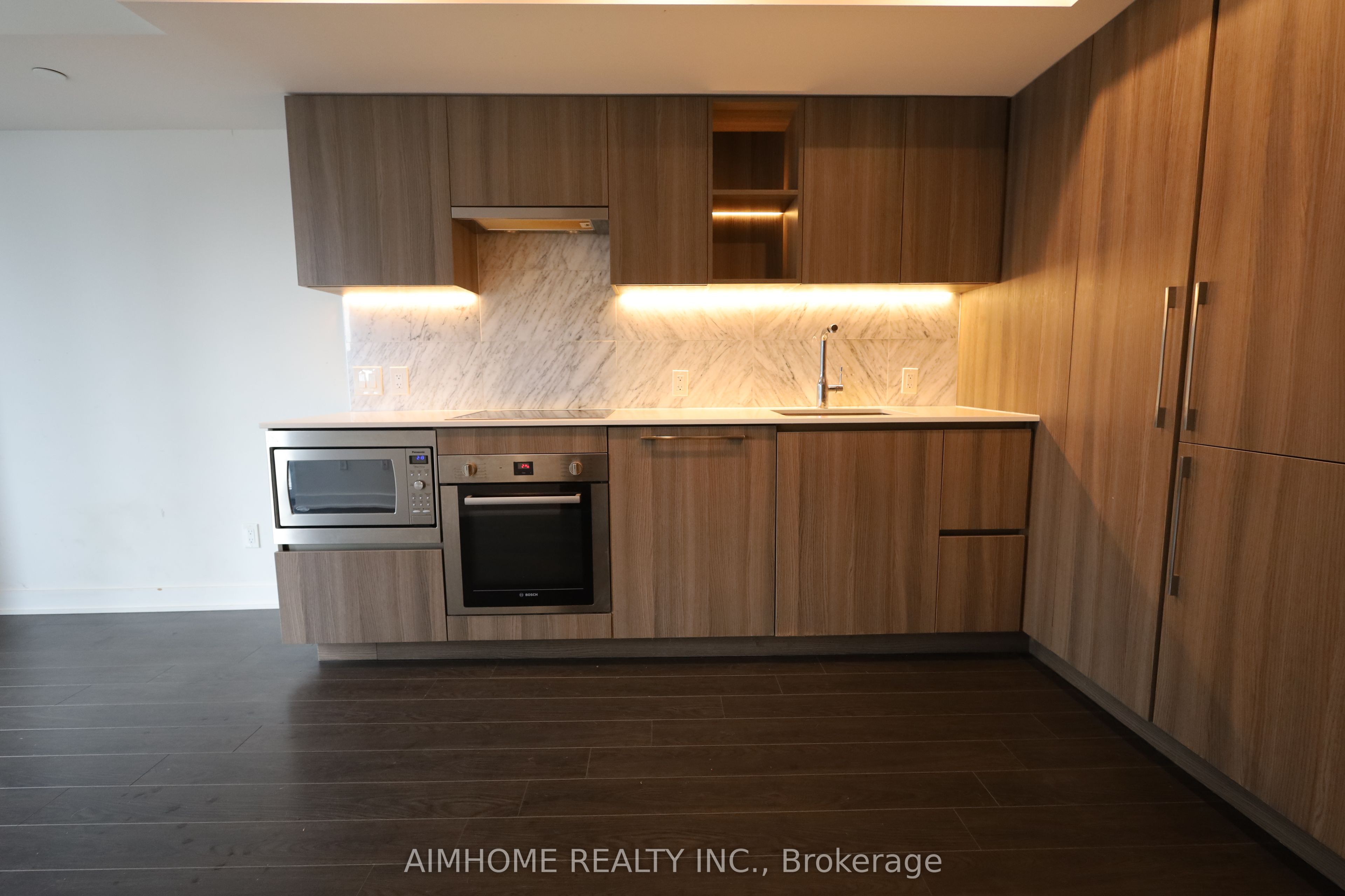 #715 - 19 Bathurst Street Property Photo 1