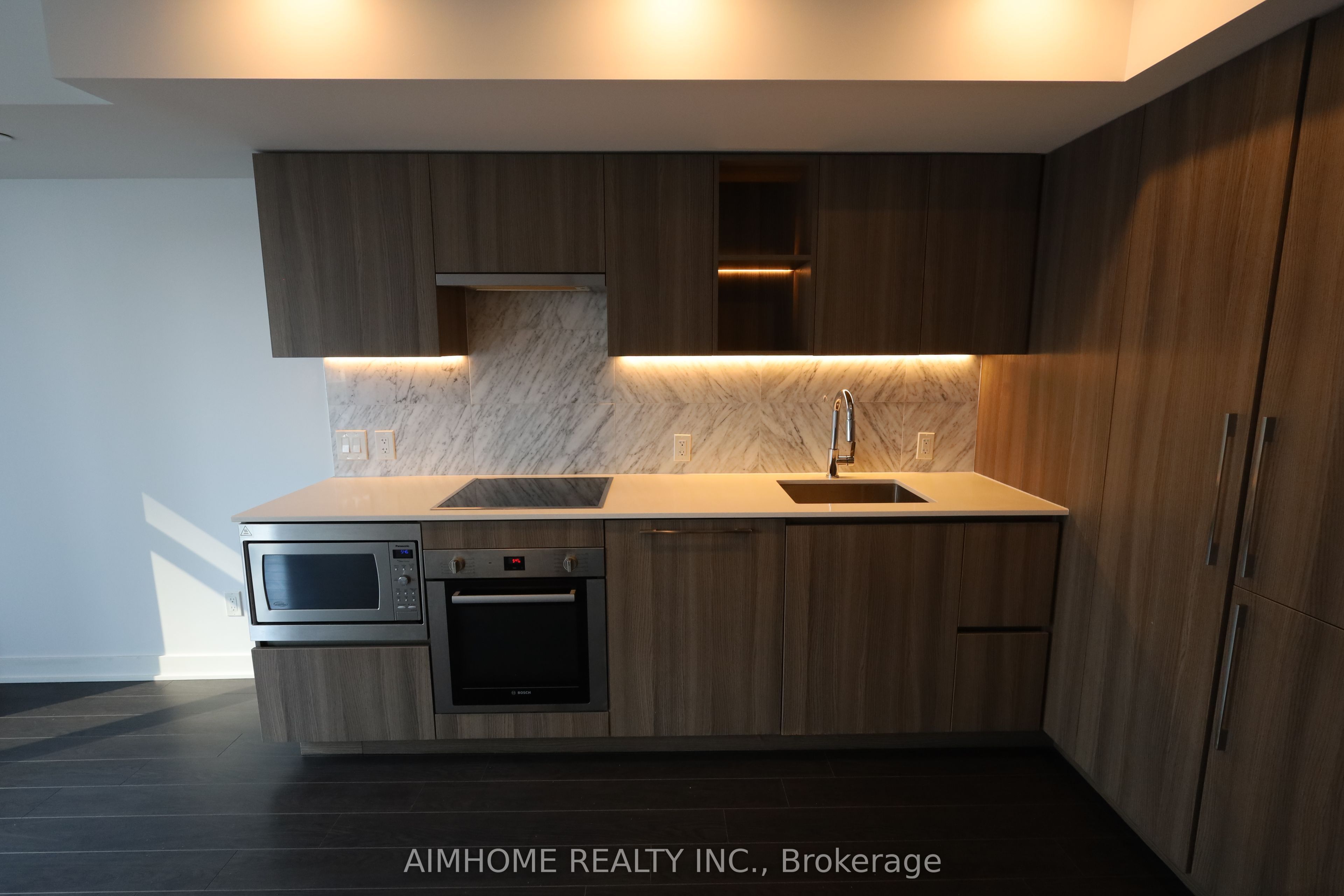 #715 - 19 Bathurst Street Property Photo 2