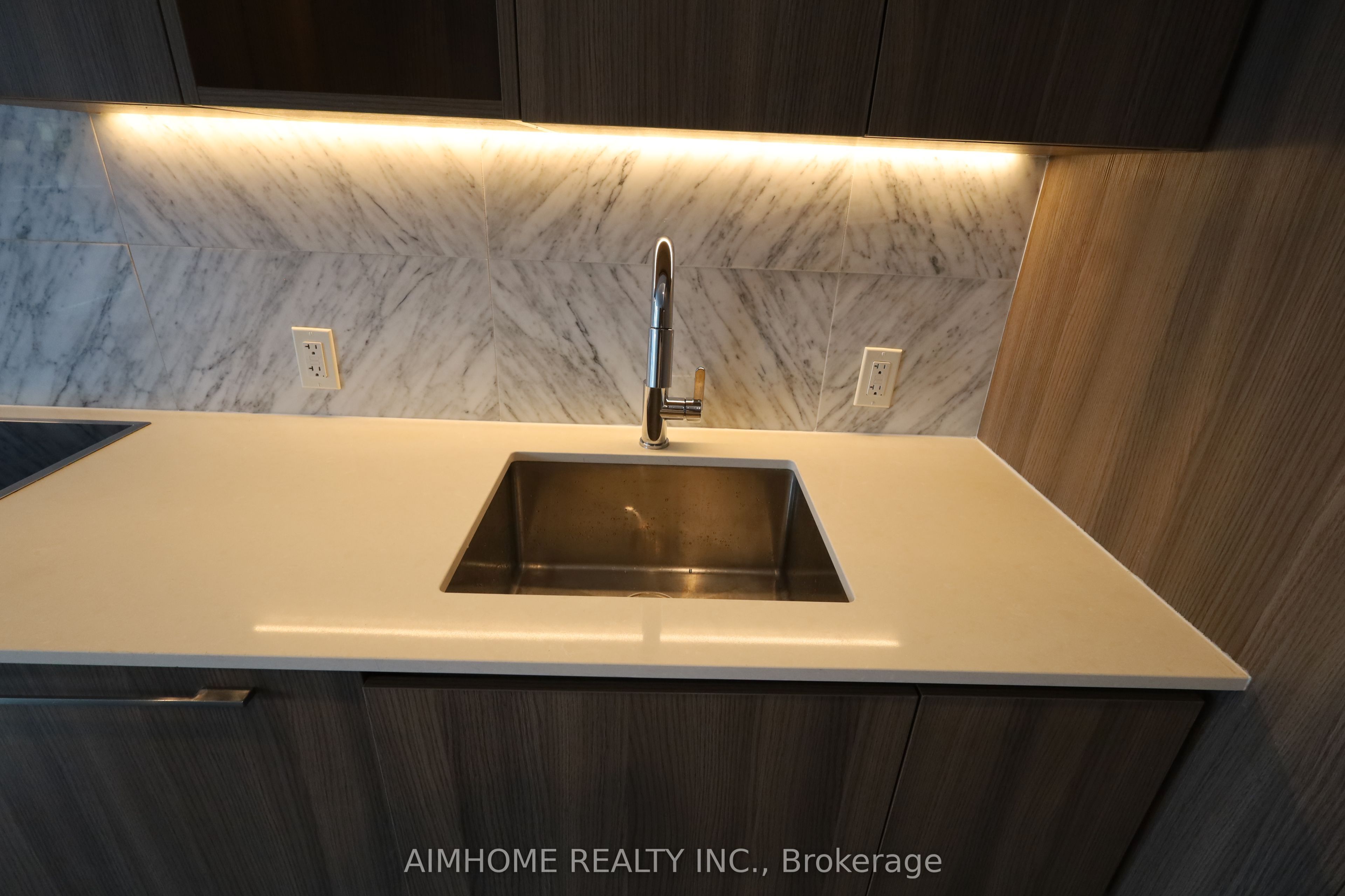 #715 - 19 Bathurst Street Property Photo 4