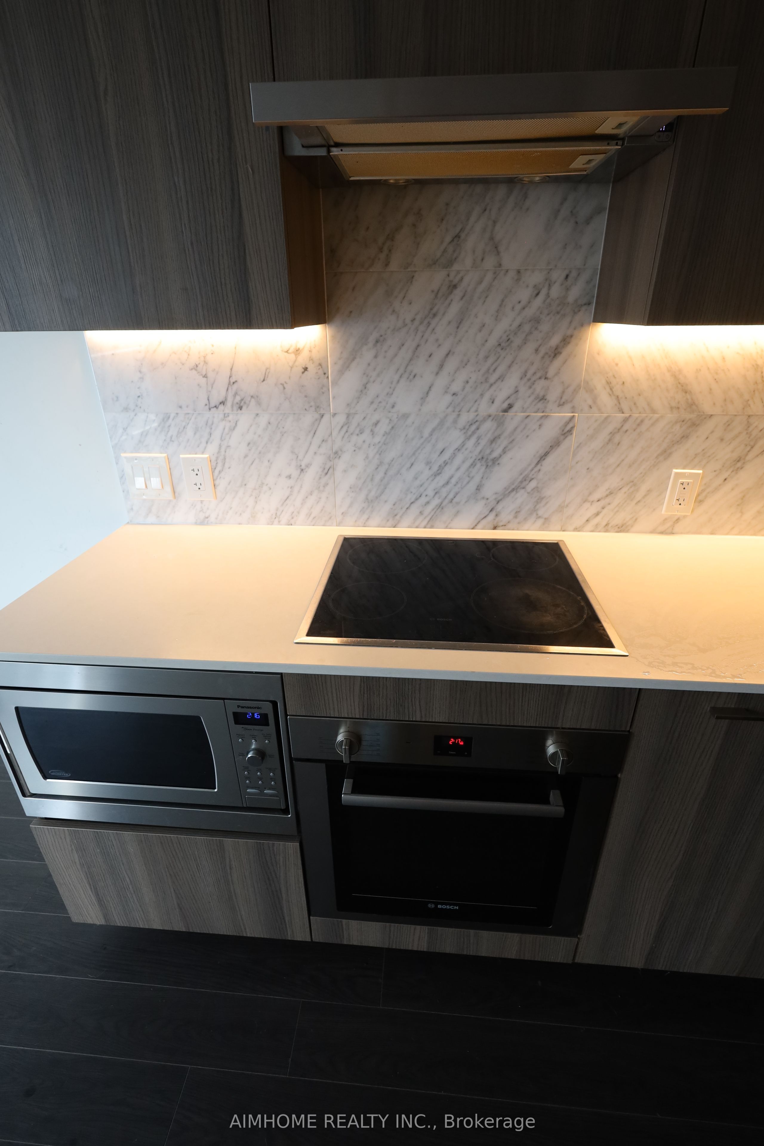 #715 - 19 Bathurst Street Property Photo 5
