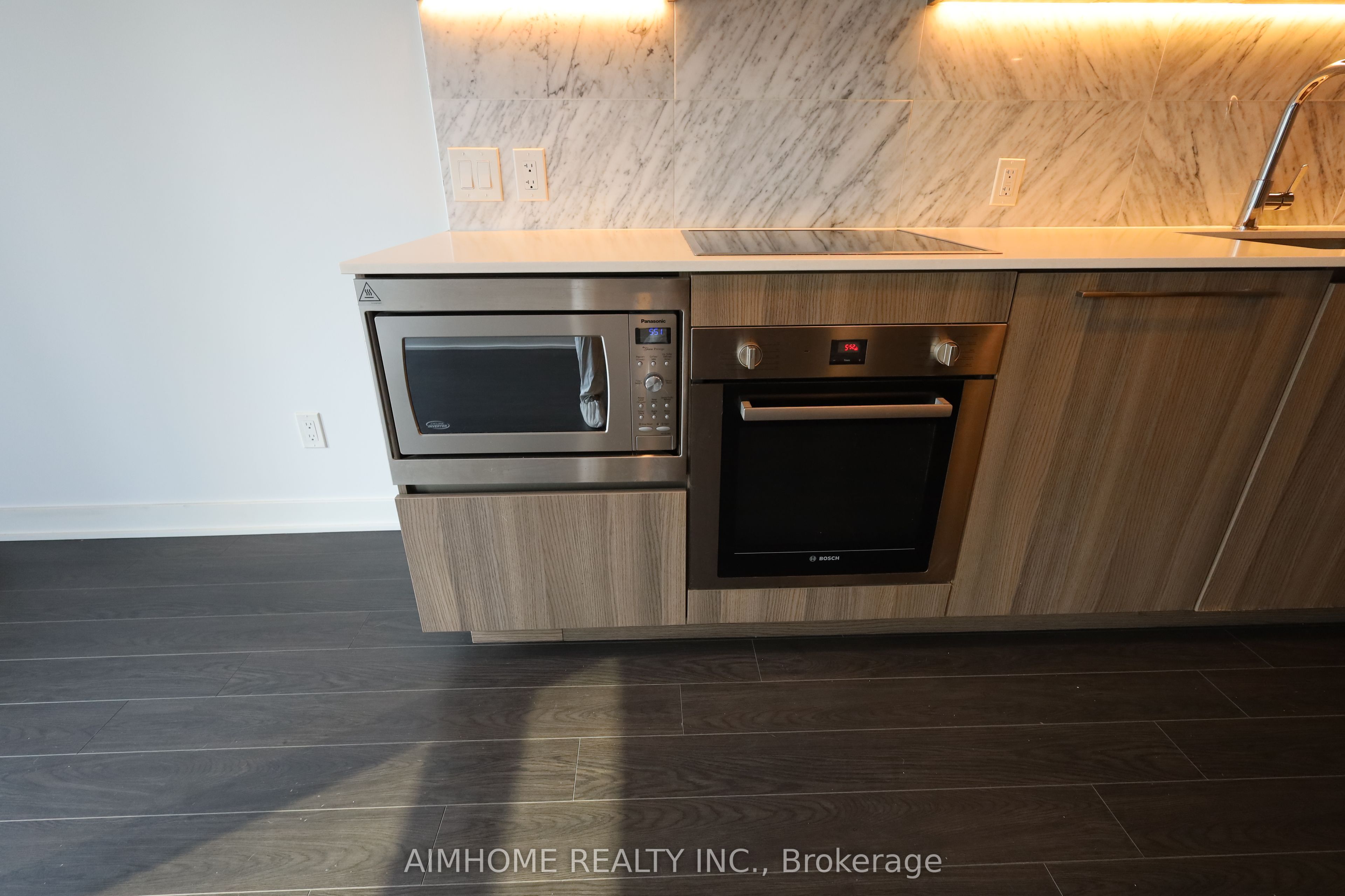 #715 - 19 Bathurst Street Property Photo 6
