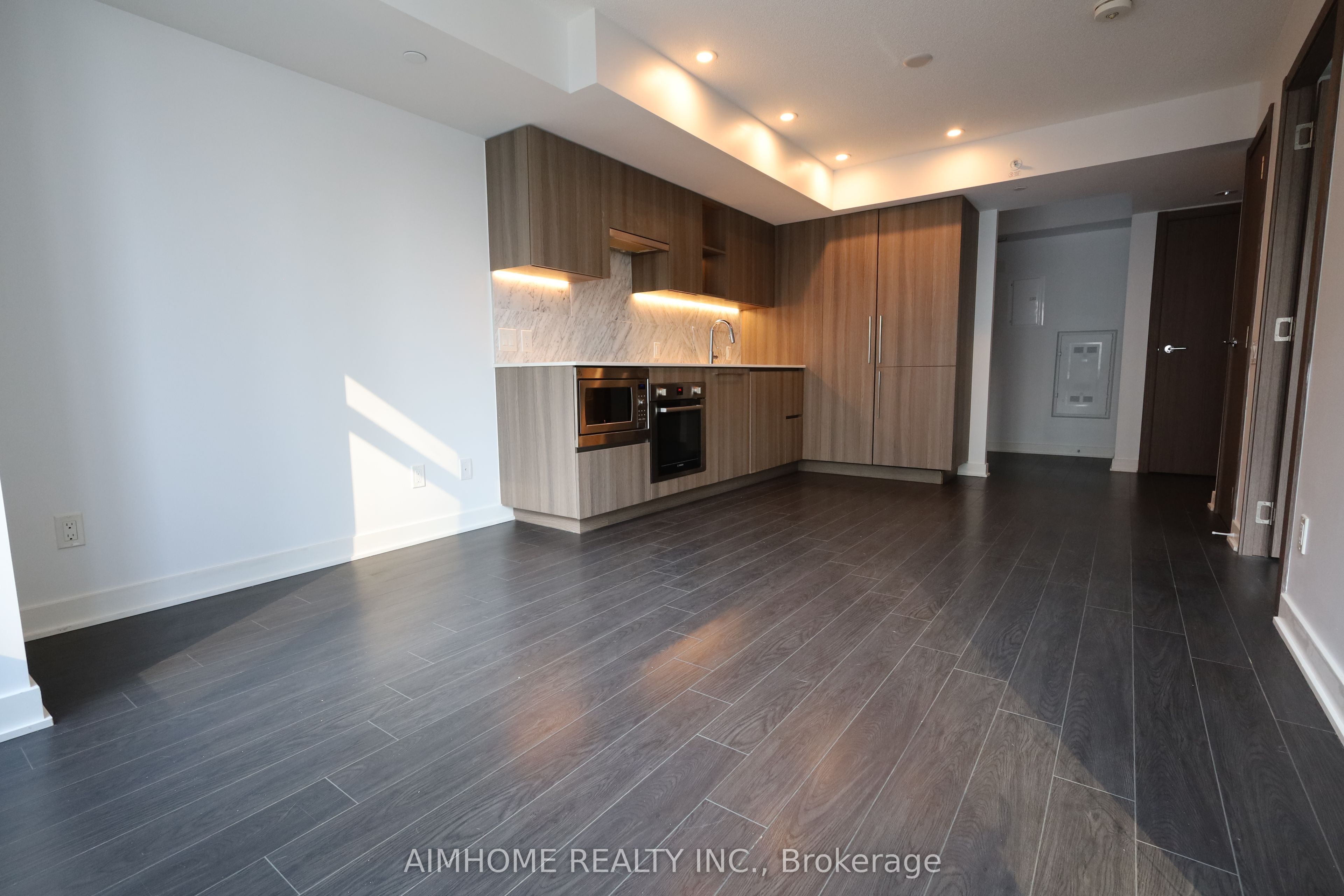 #715 - 19 Bathurst Street Property Photo 8
