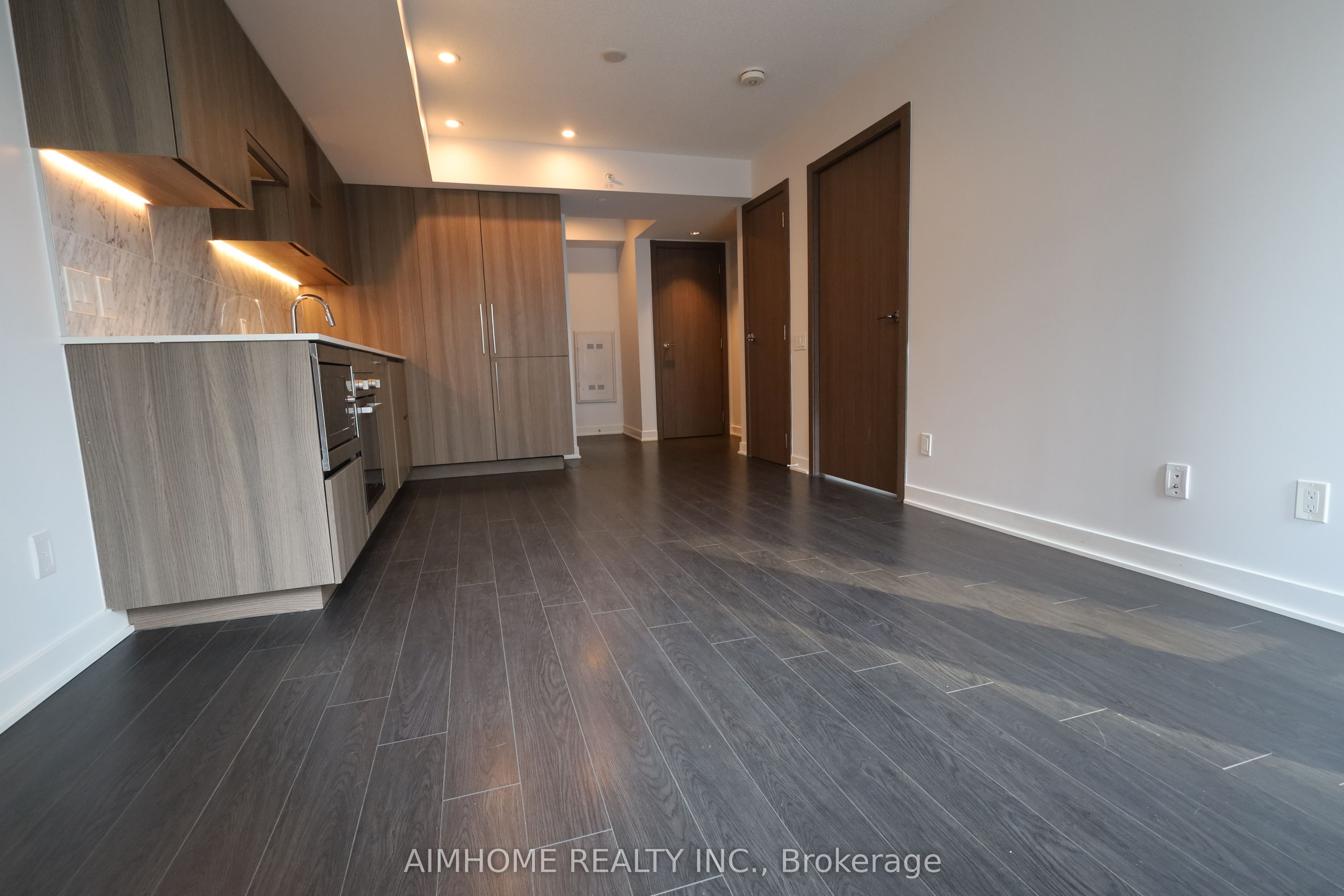 #715 - 19 Bathurst Street Property Photo 9