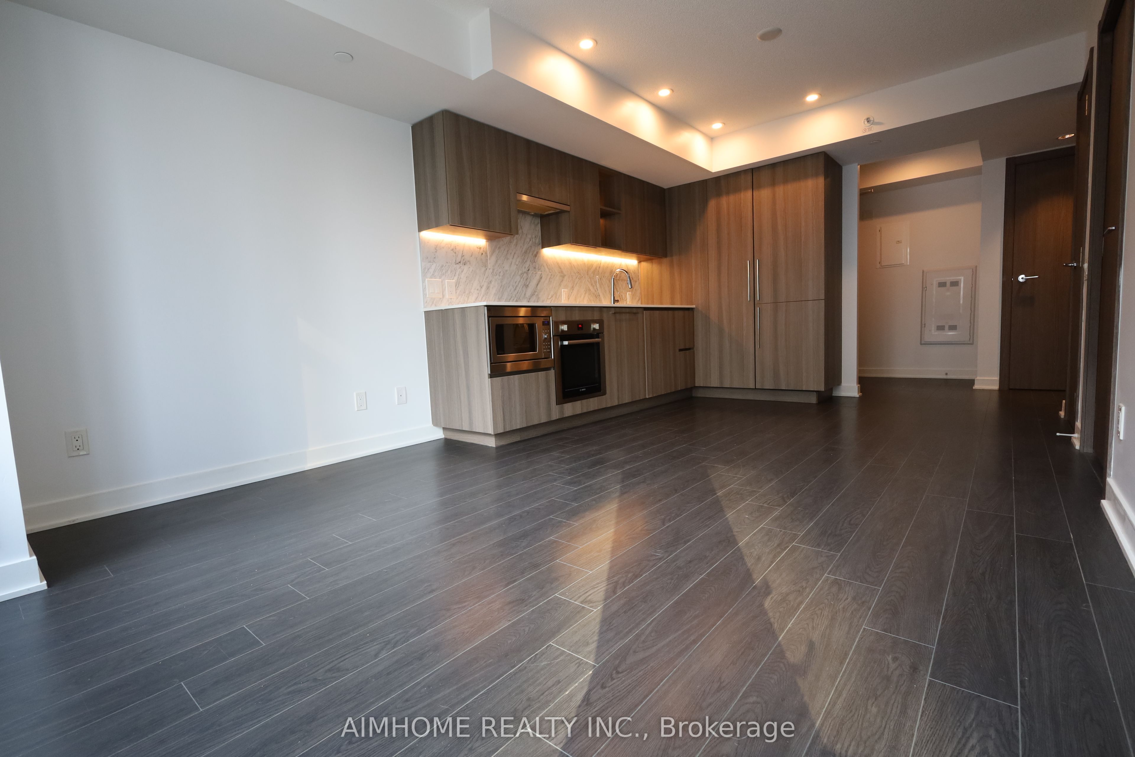 #715 - 19 Bathurst Street Property Photo 10