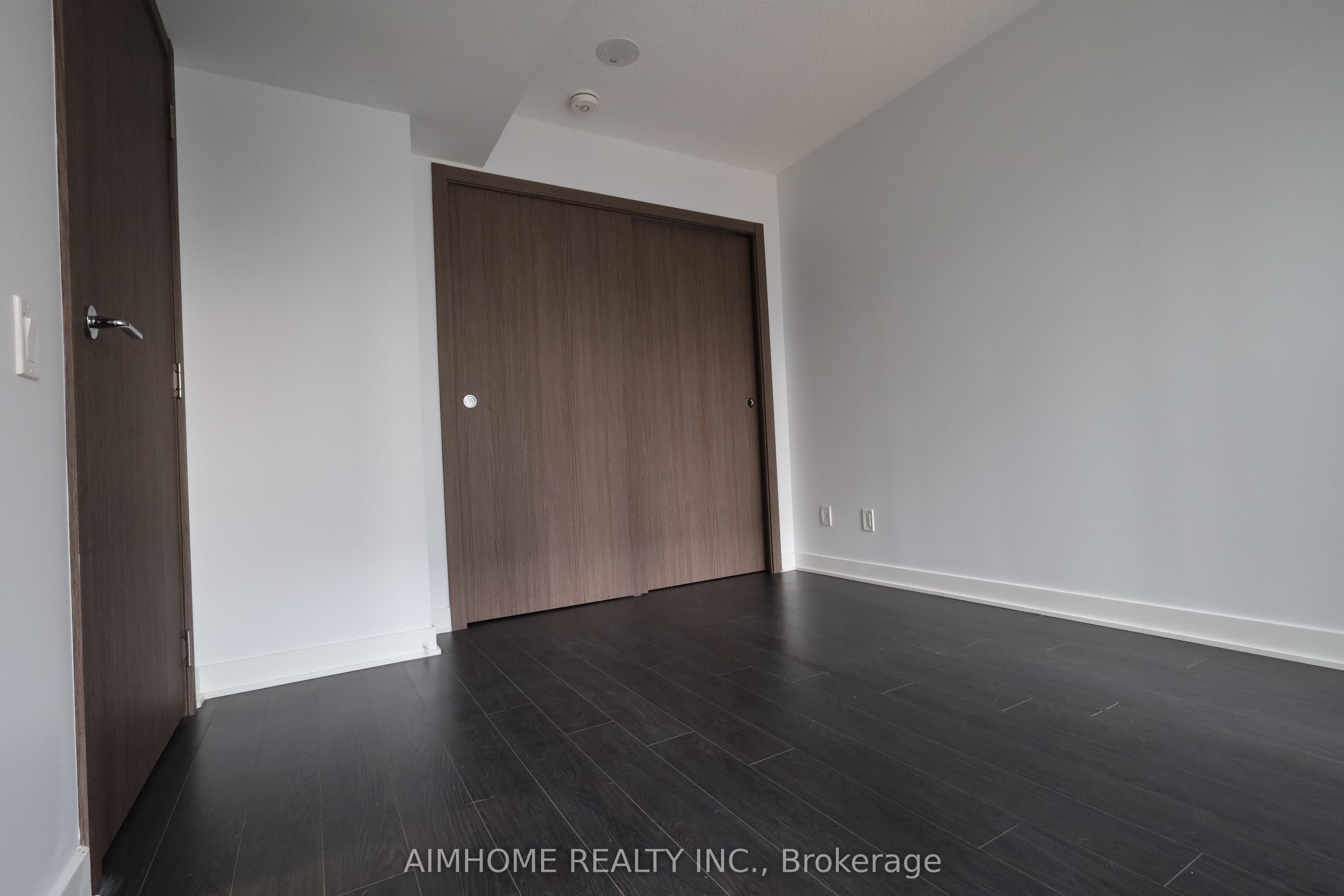 #715 - 19 Bathurst Street Property Photo 12