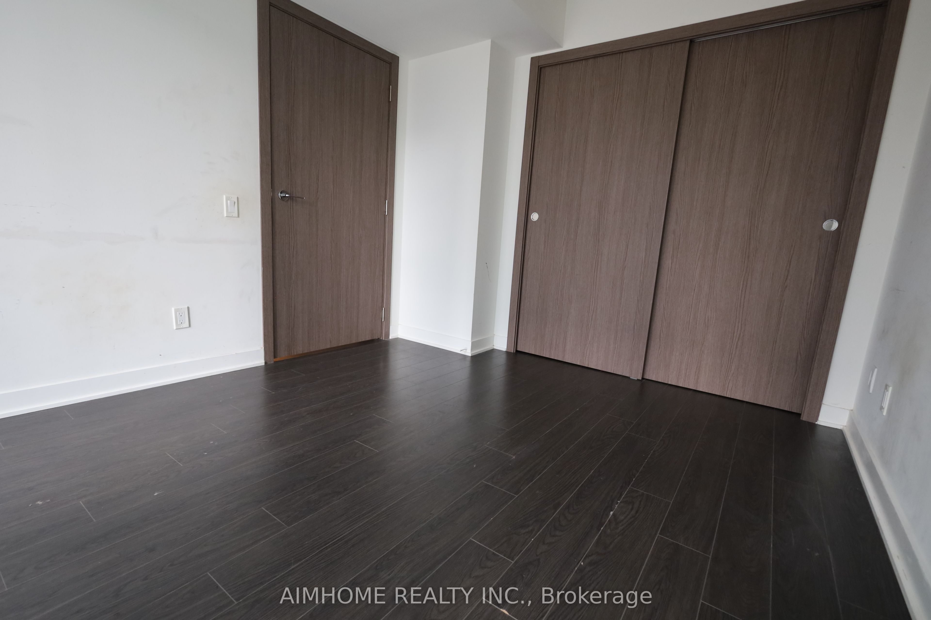 #715 - 19 Bathurst Street Property Photo 13