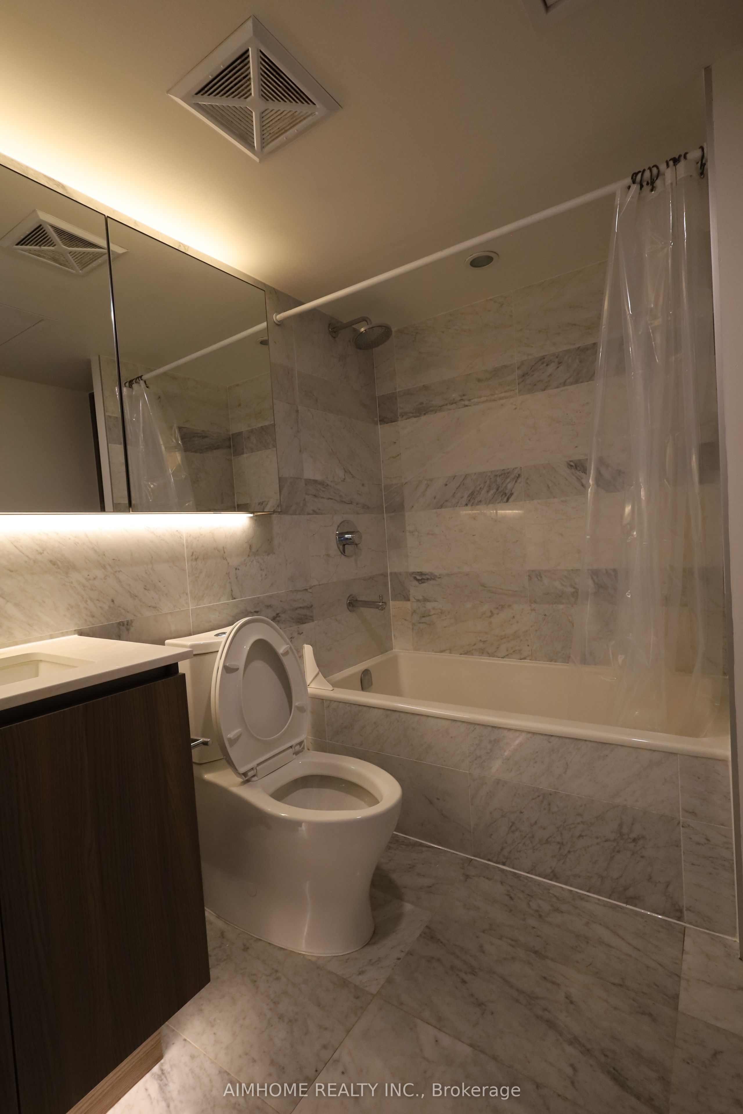 #715 - 19 Bathurst Street Property Photo 14